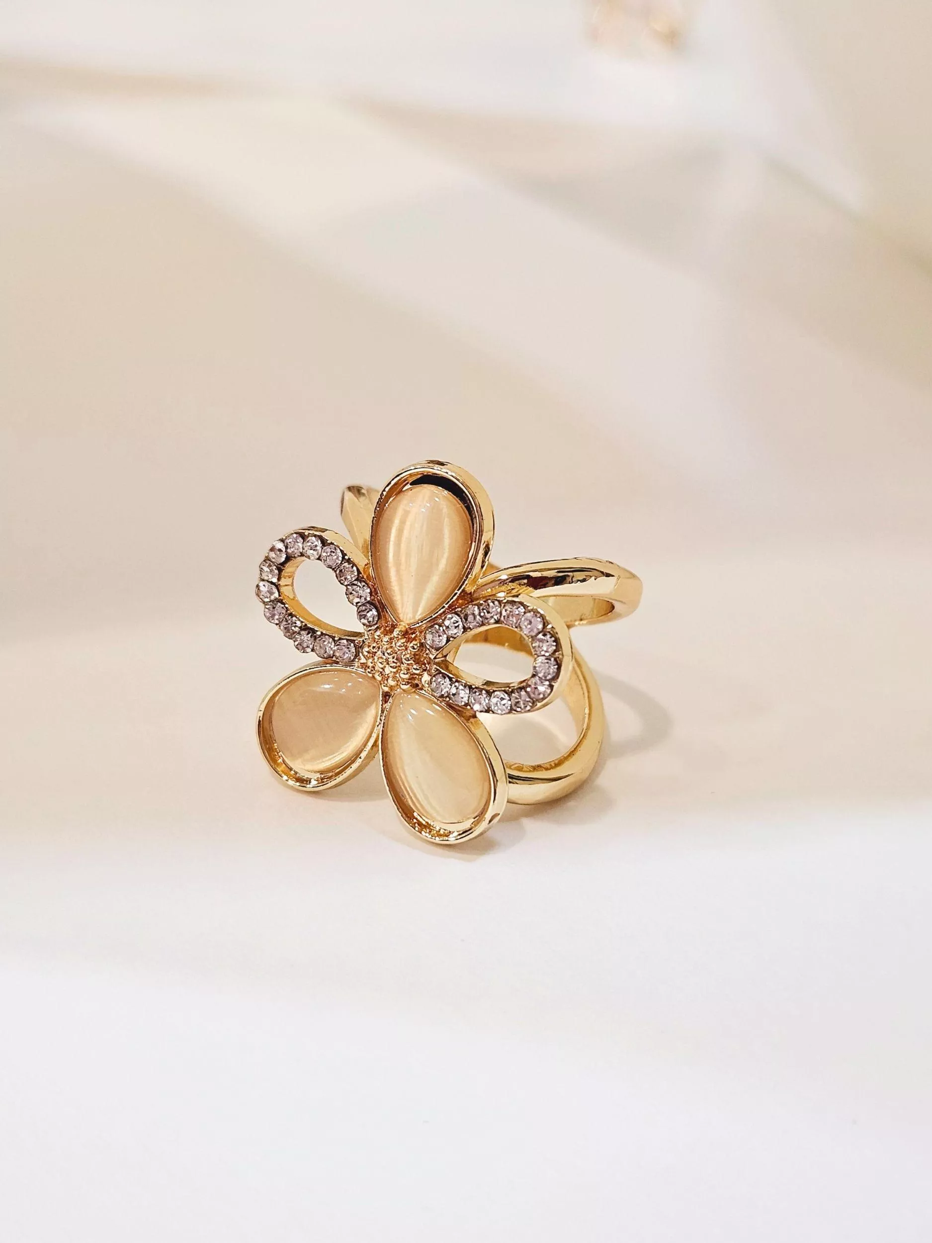 五瓣花．絲巾扣 防滑又能增添造型的絲巾周邊配件