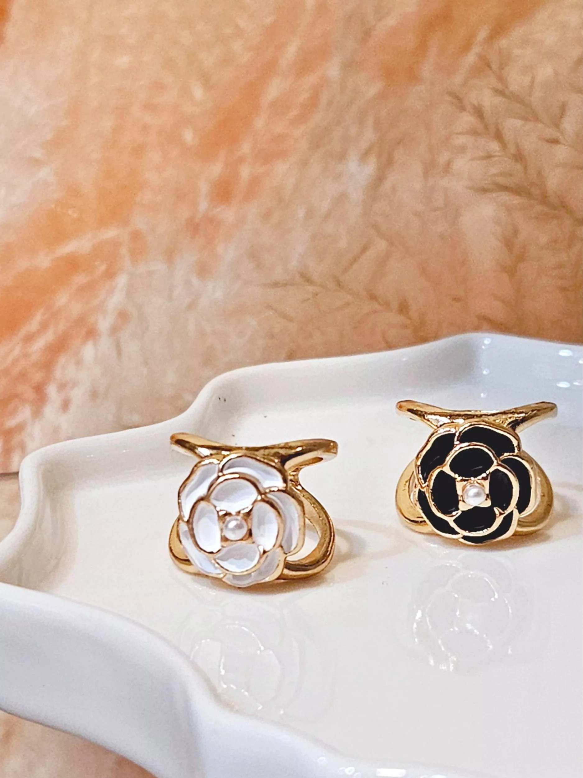 山茶花．絲巾釦 防滑又增添造型的絲巾周邊