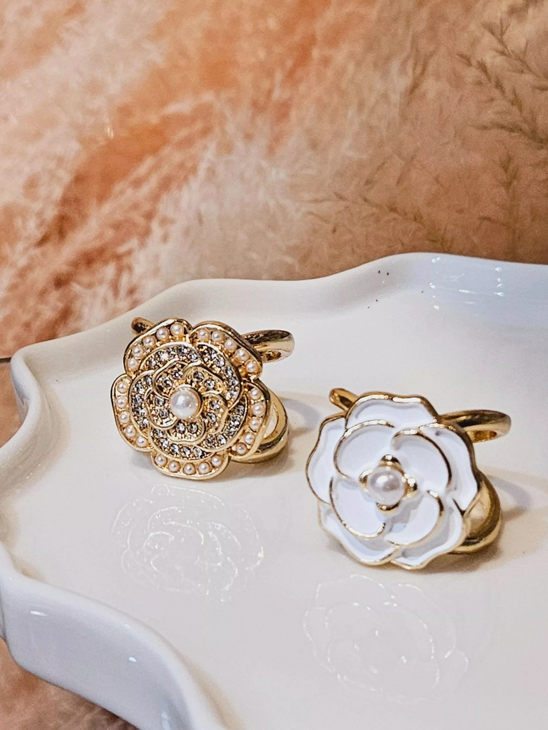 山茶花．絲巾釦 防滑又增添造型的絲巾周邊