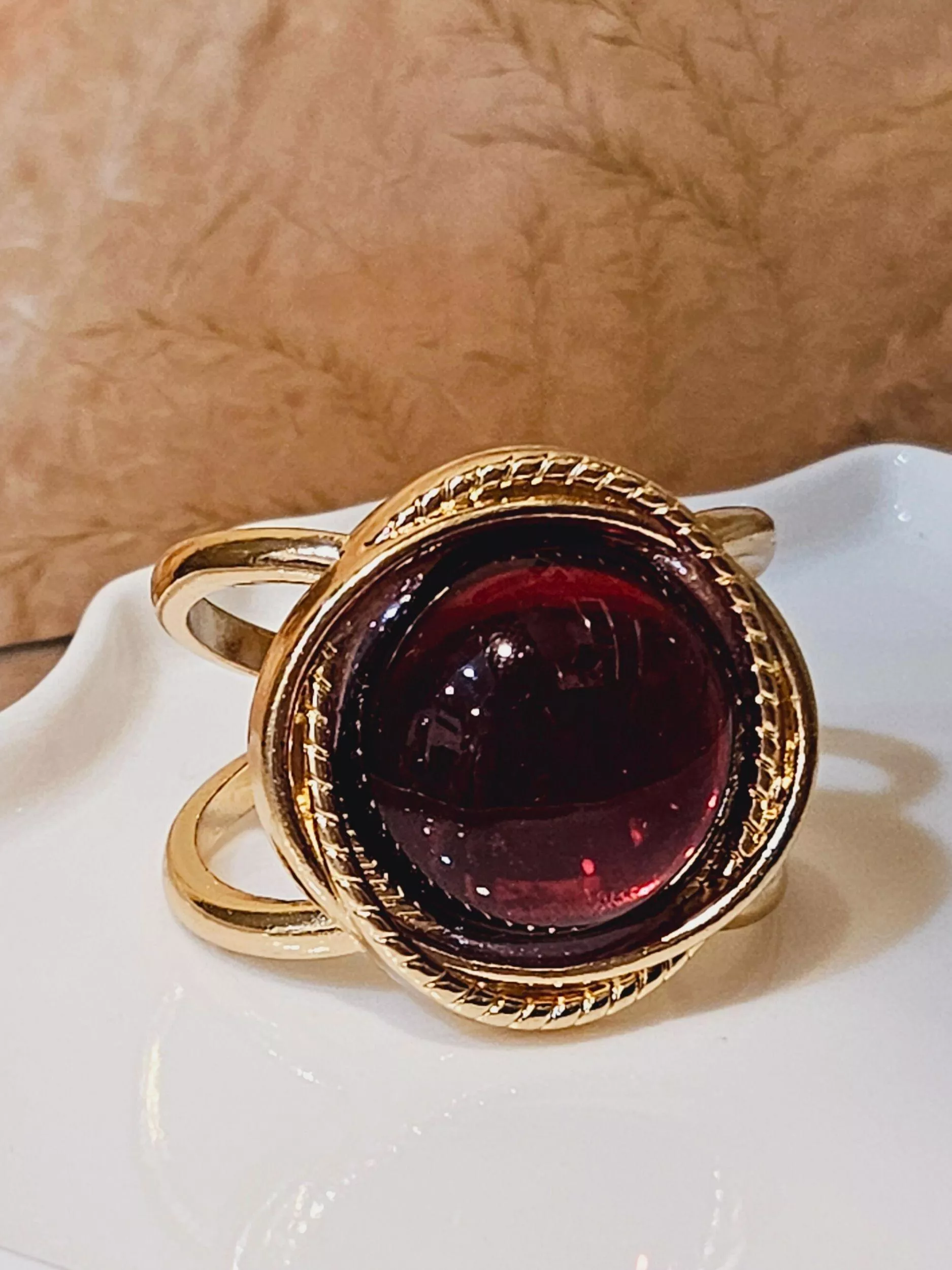 寶紅．絲巾釦 防滑又增添造型的絲巾周邊