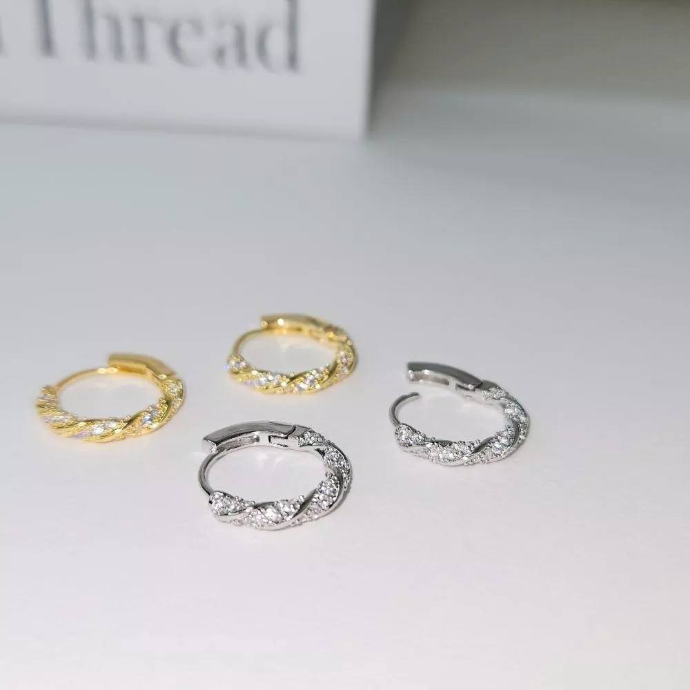 《月光迴旋》鑲鑽扭紋耳扣 金色/銀色