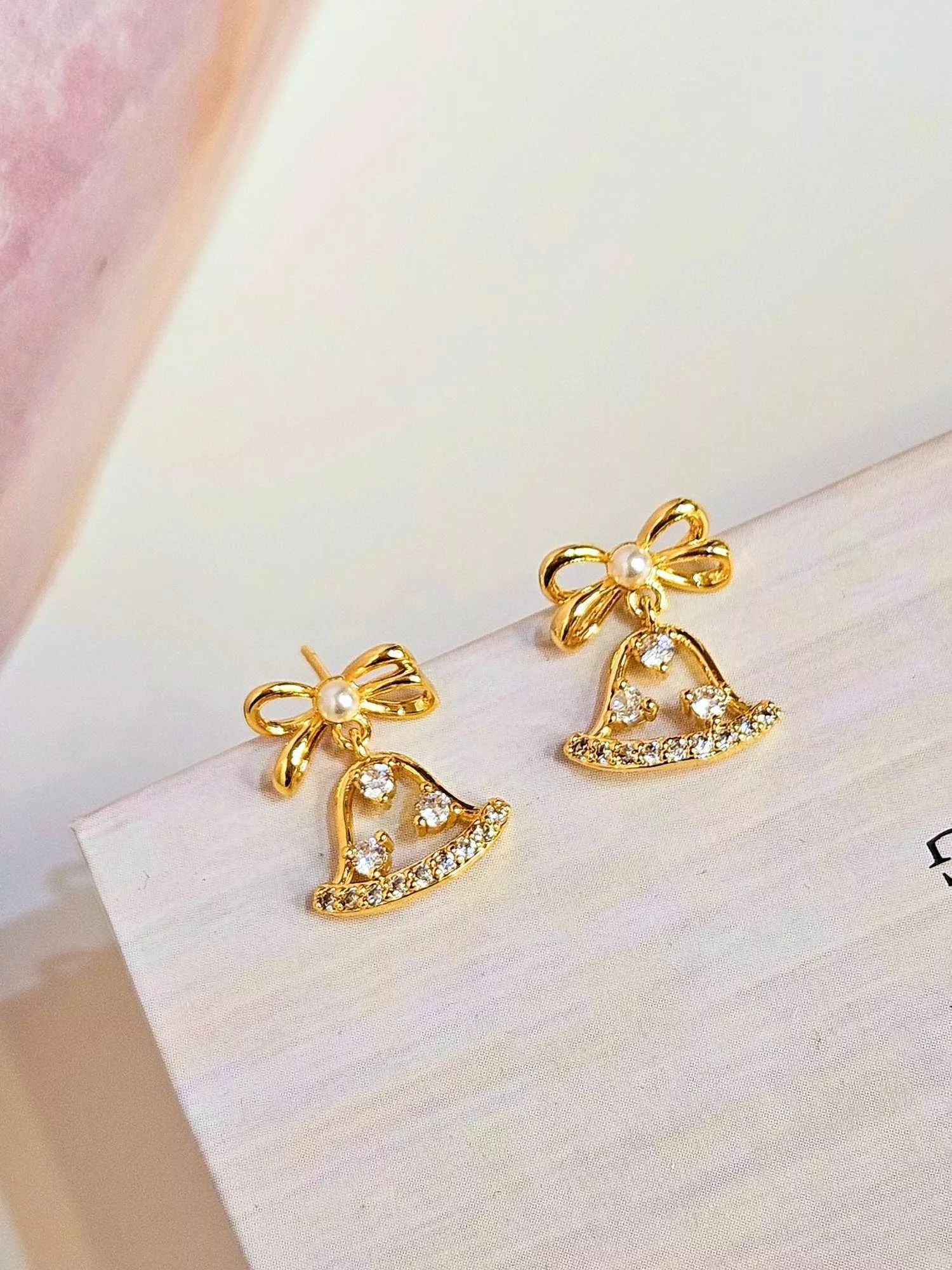 《叮叮噹》聖誕鈴珍珠耳針/耳夾 耳環