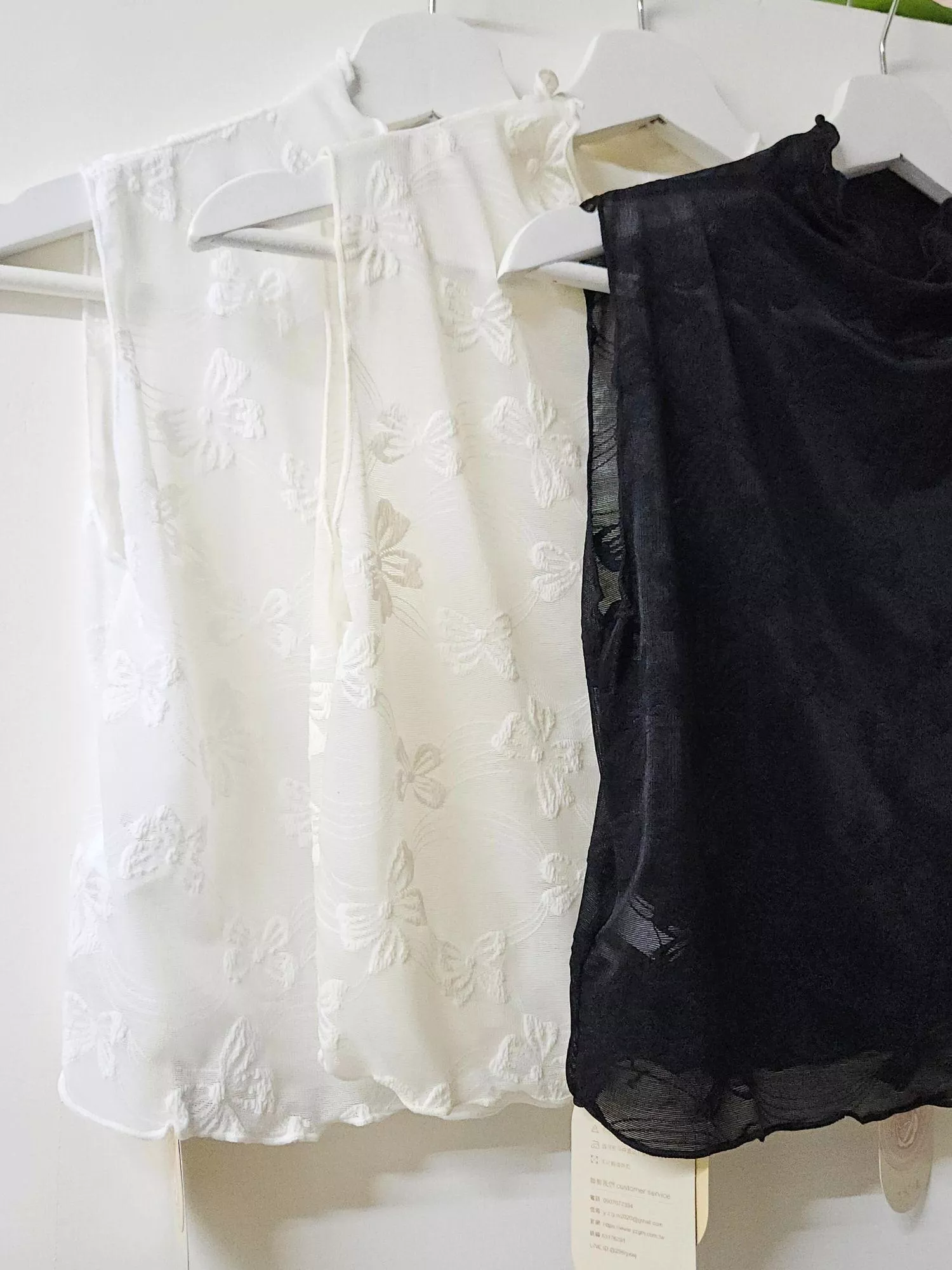 《蝴蝶緹花》立體蝴蝶結高領無袖內搭　杏／白／黑