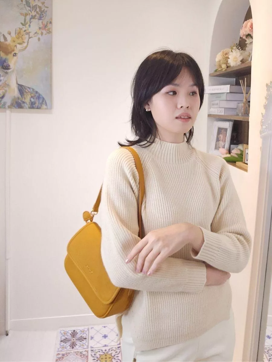 《霧色詩篇》側開叉木鈕扣高領針織上衣