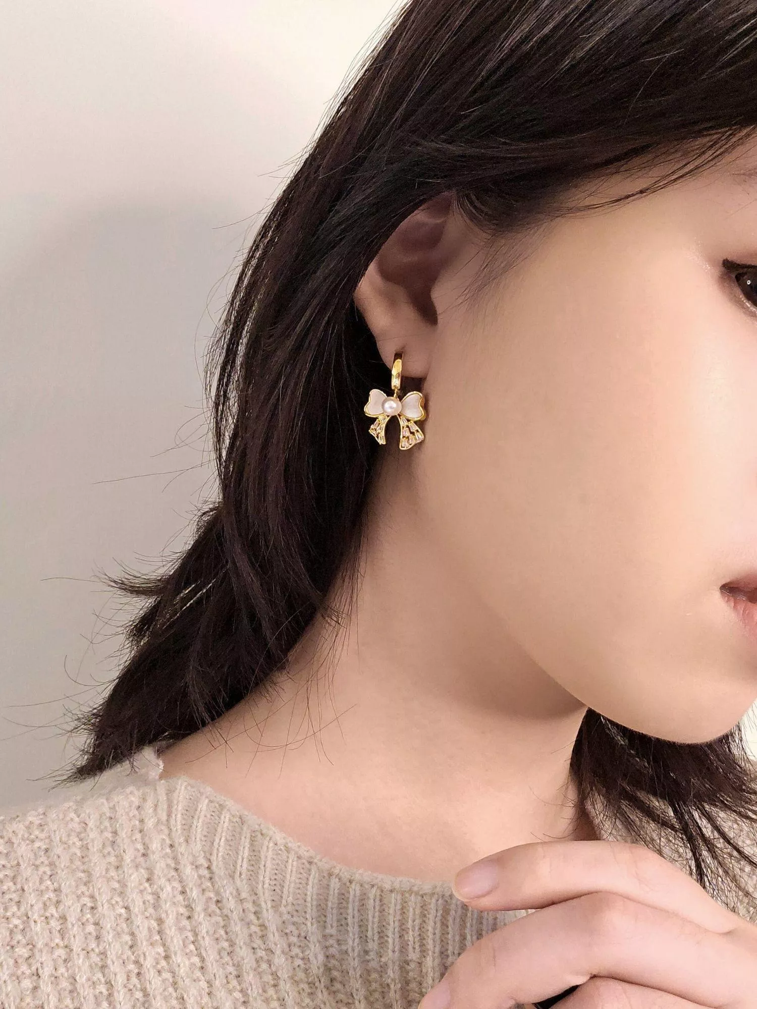 線條蝴蝶結耳扣｜俐落與甜美的平衡點