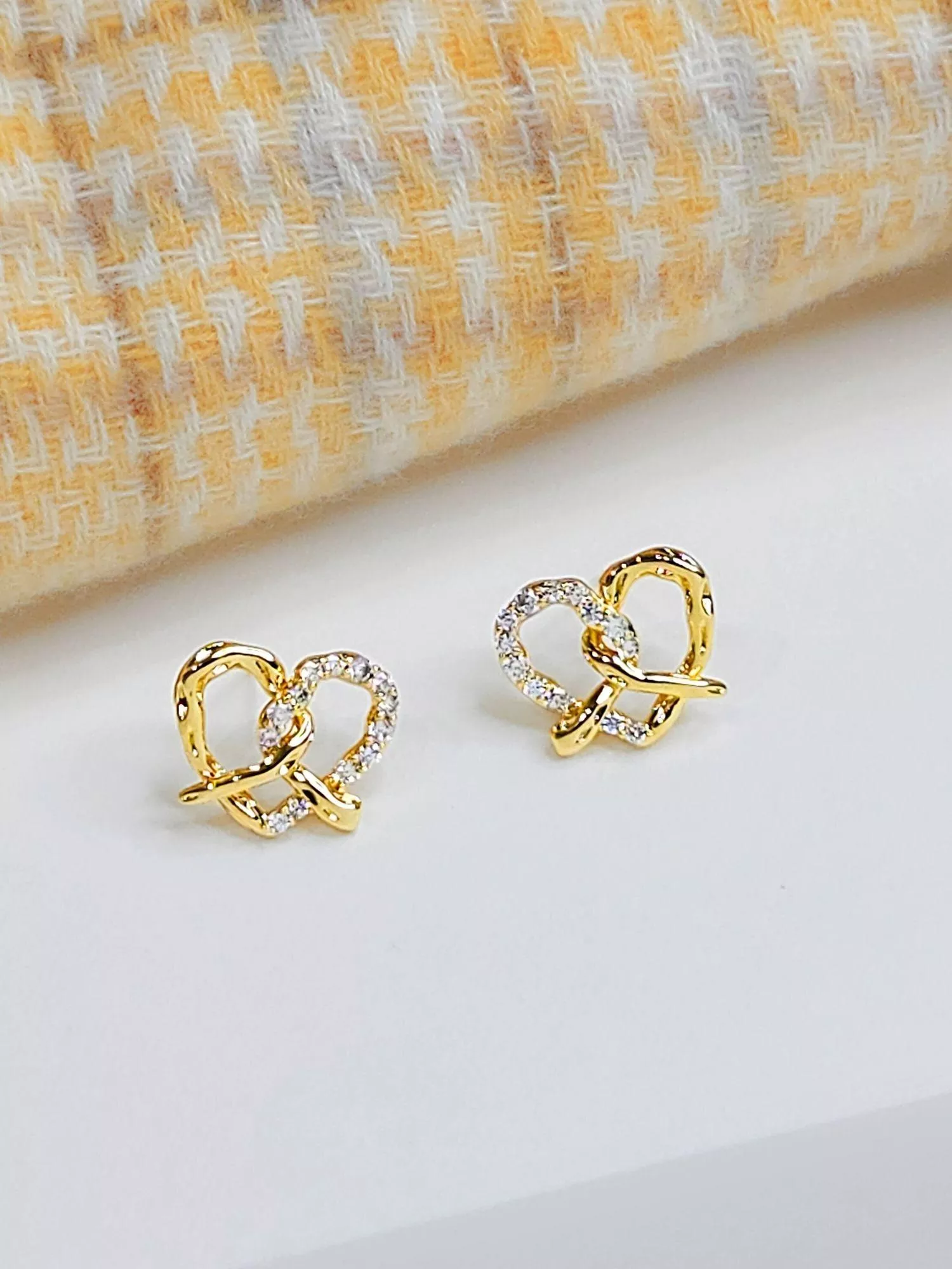 微光蝴蝶餅編織耳環｜精緻碎鑽小奢華感 耳夾/耳針