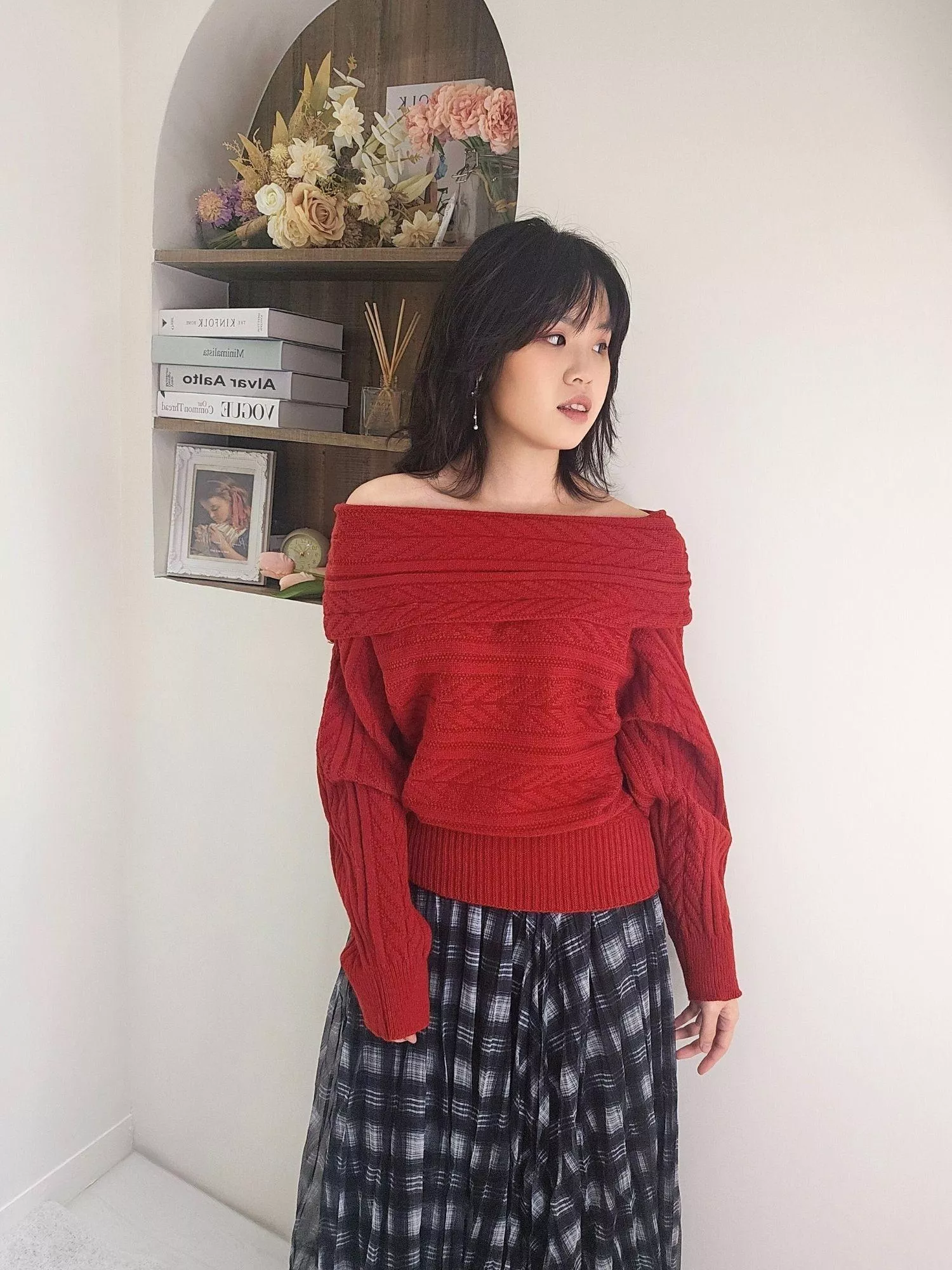 一字領紅潤美色針織上衣