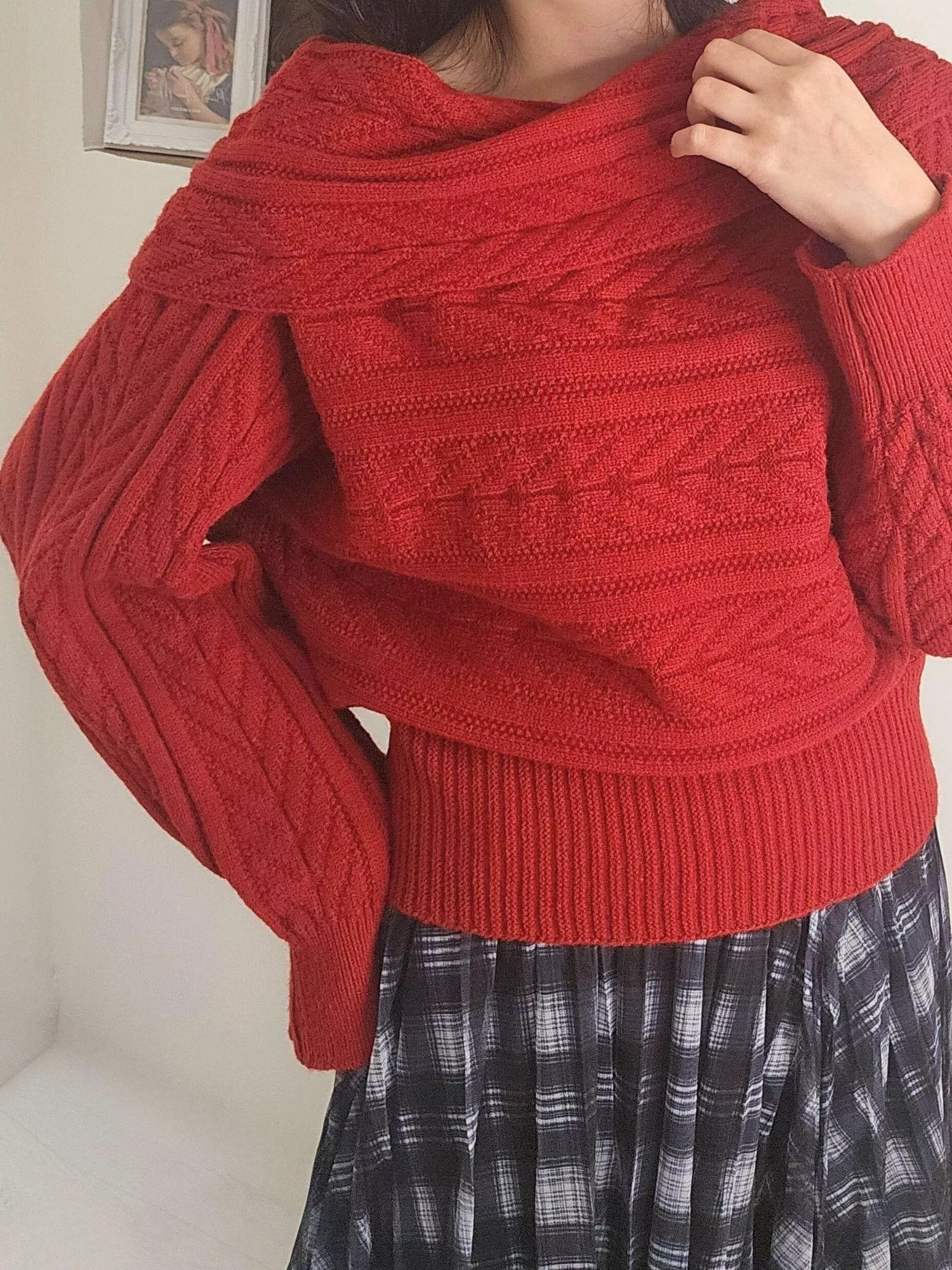 一字領紅潤美色針織上衣