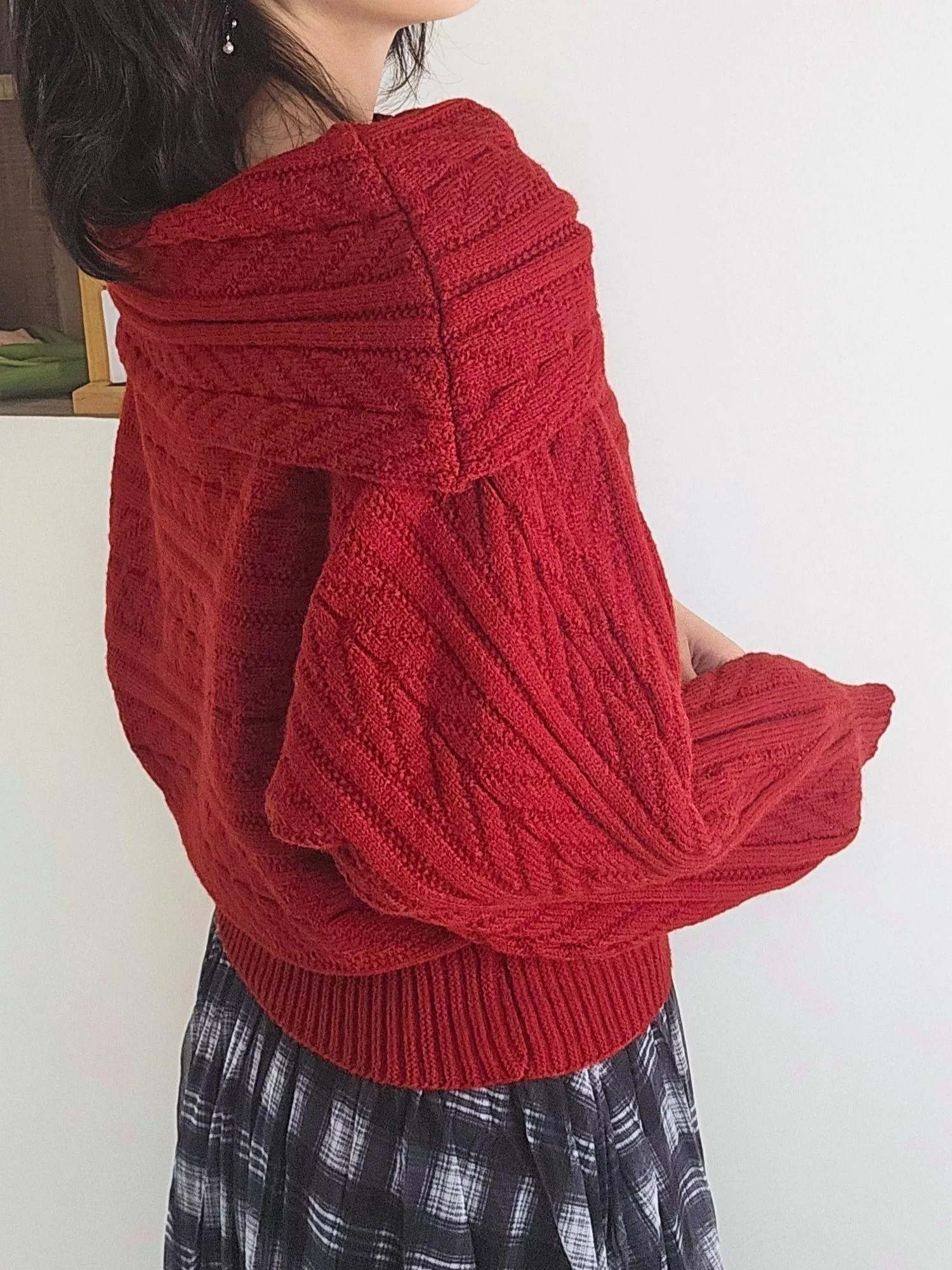 一字領紅潤美色針織上衣