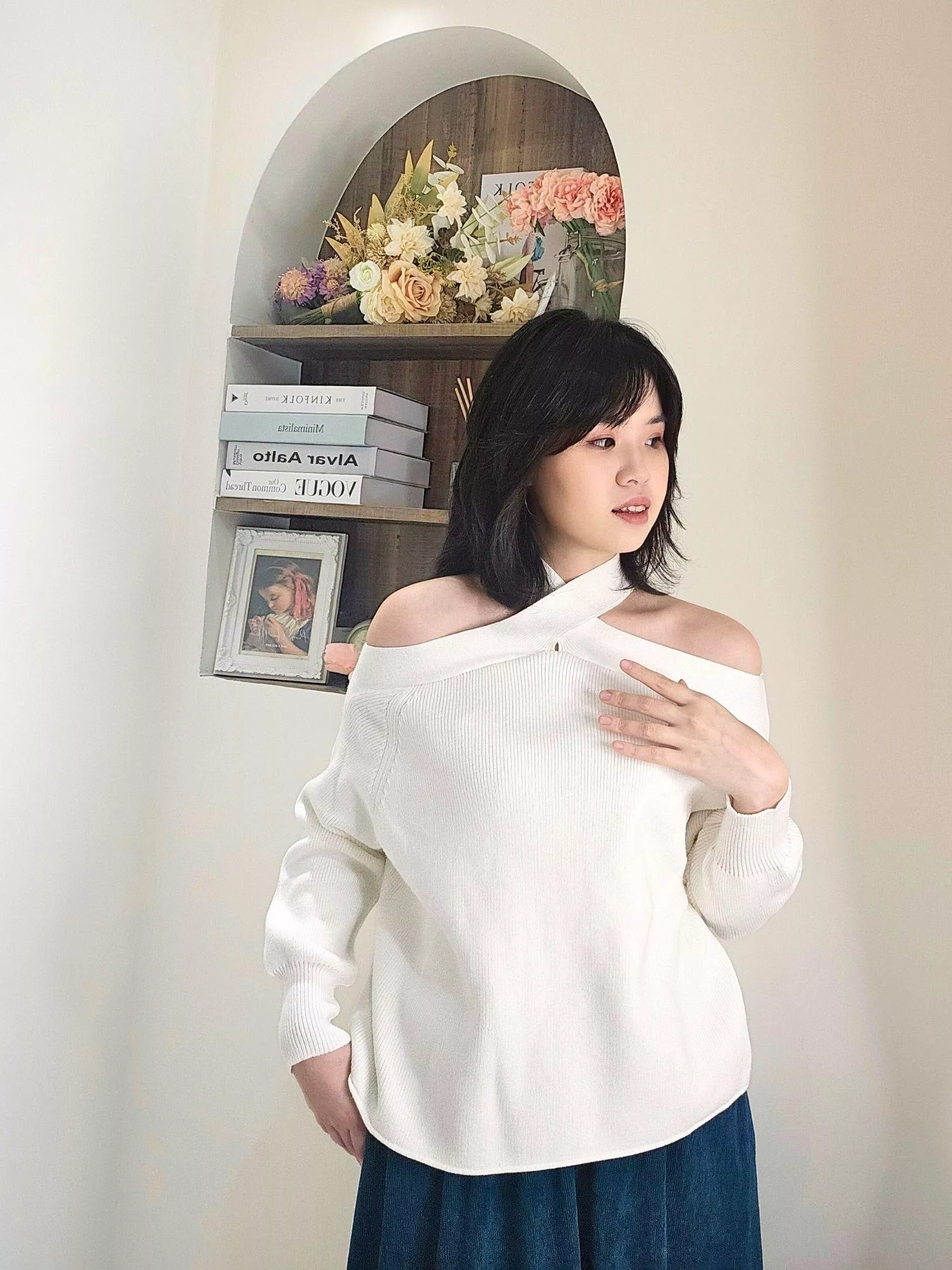 繞頸交叉露肩針織上衣｜心機顯瘦設計・黑白經典兩色