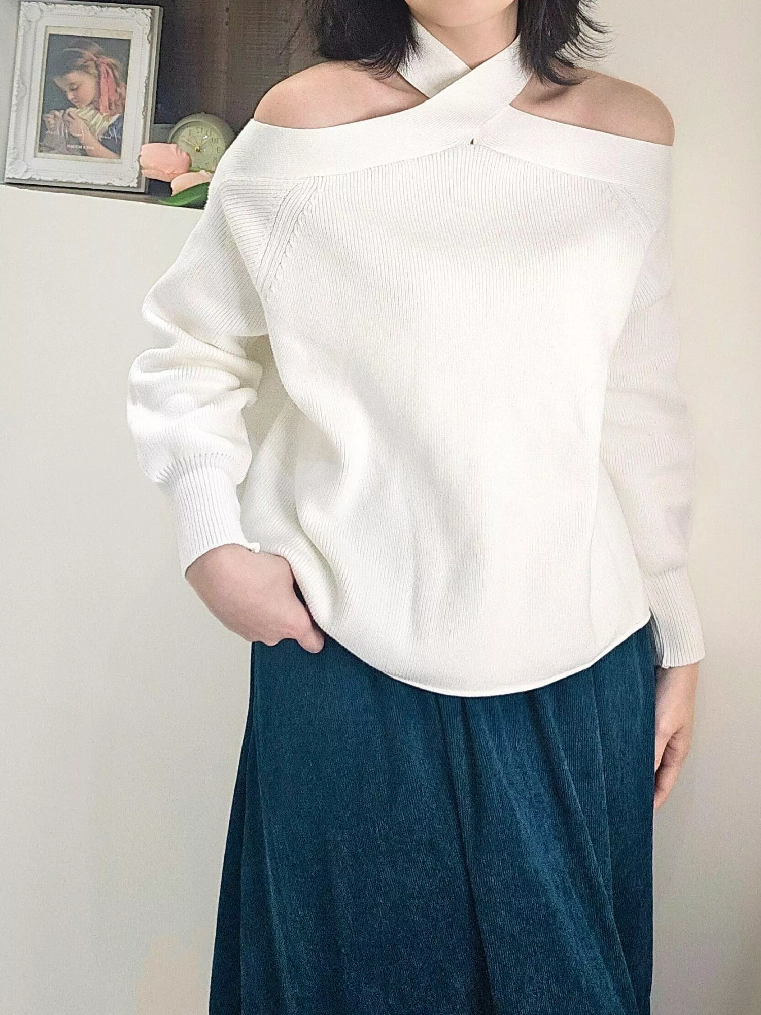 繞頸交叉露肩針織上衣｜心機顯瘦設計・黑白經典兩色