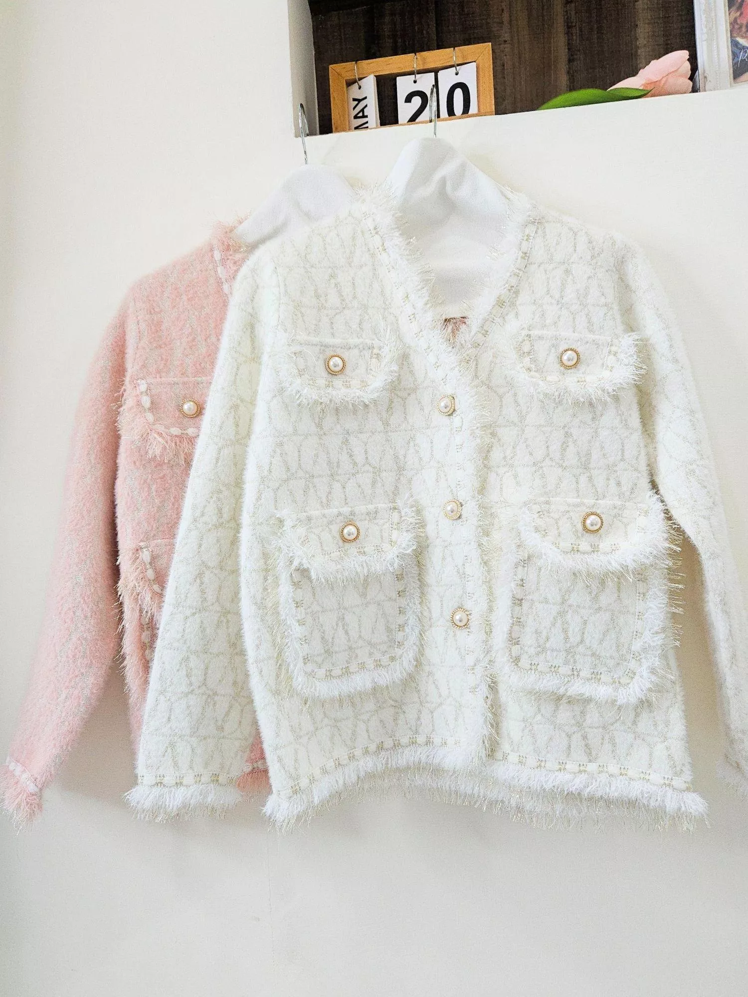 流蘇珍珠菱格小香風針織外套(白色/粉色)｜精緻珠光・千金風穿搭