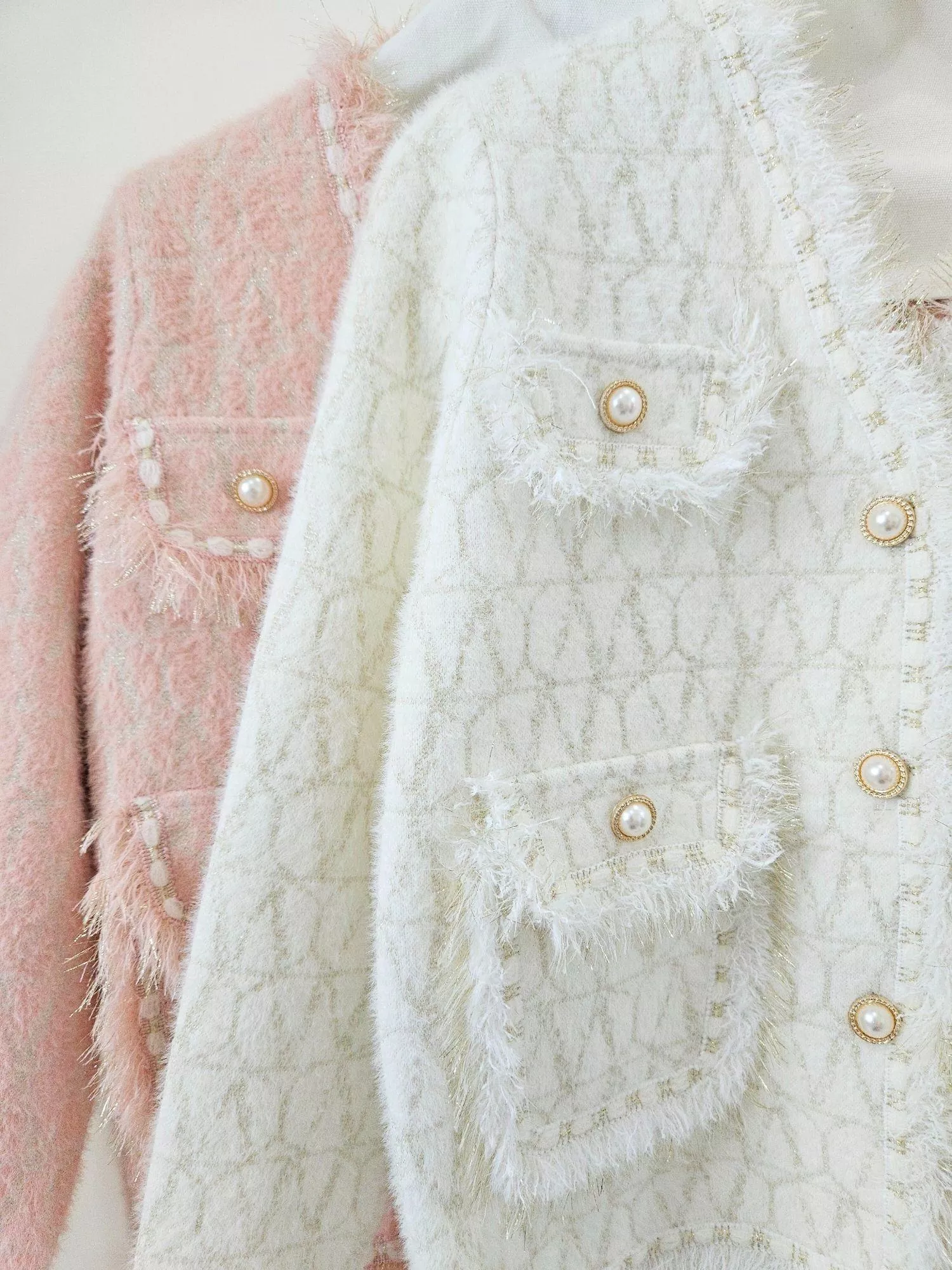 流蘇珍珠菱格小香風針織外套(白色/粉色)｜精緻珠光・千金風穿搭