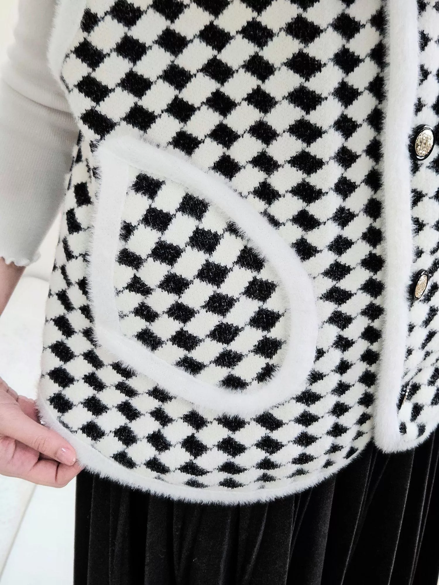 復古菱格紋滾邊毛絨背心｜層次感針織背心