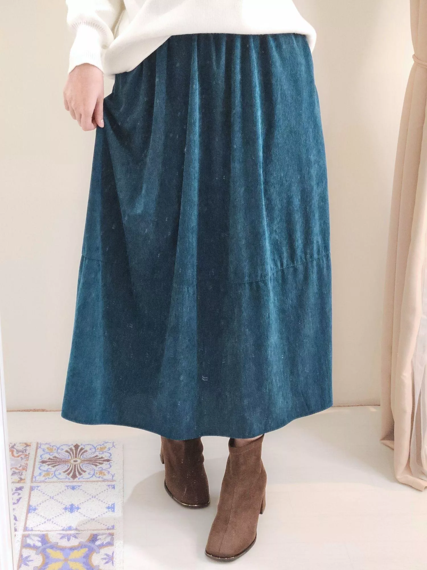 土耳其藍光澤感垂墜長裙｜高級冷調色・顯瘦傘裙版型