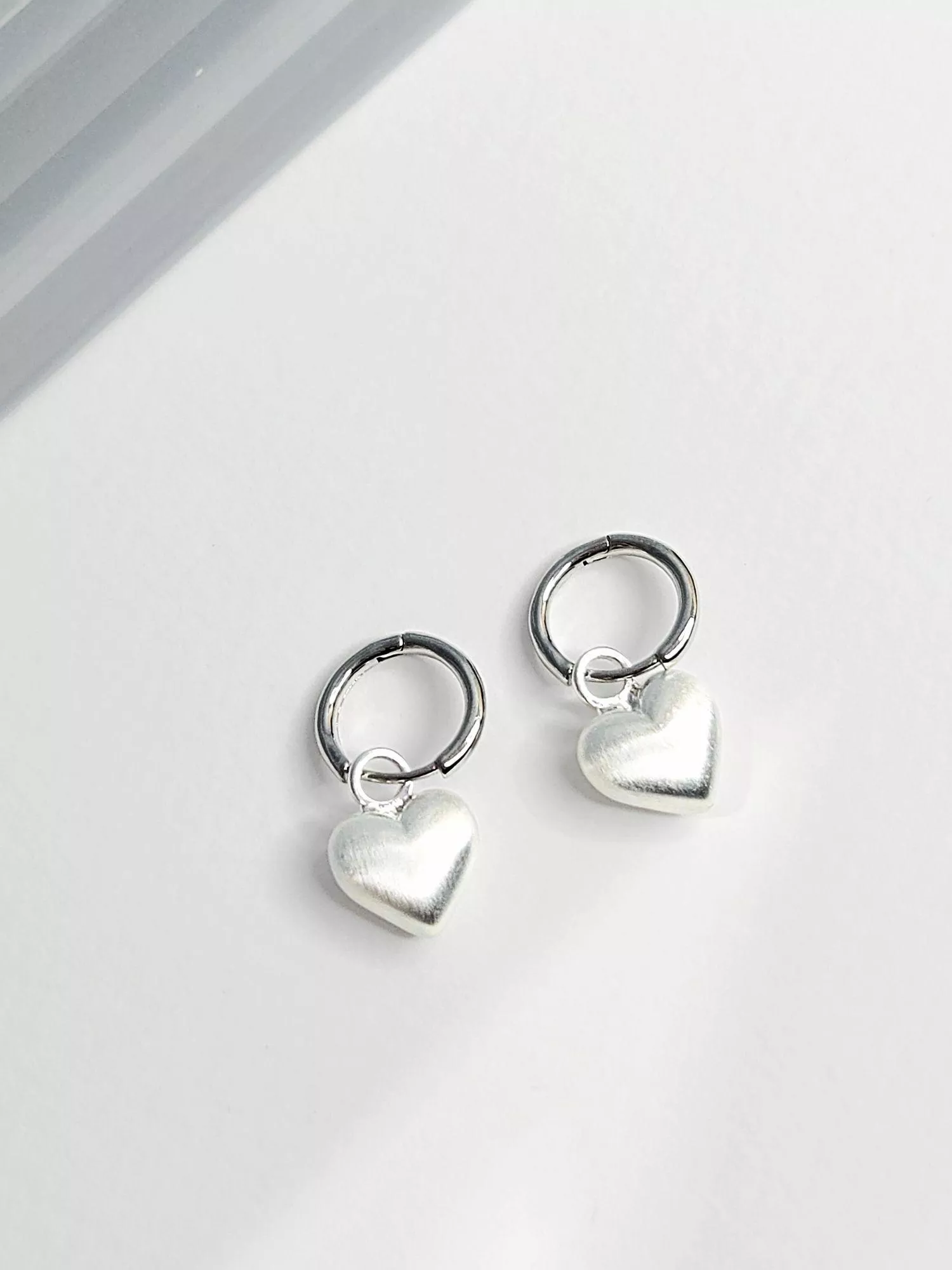 純粹愛心圓潤耳扣｜全銀感極簡百搭單品