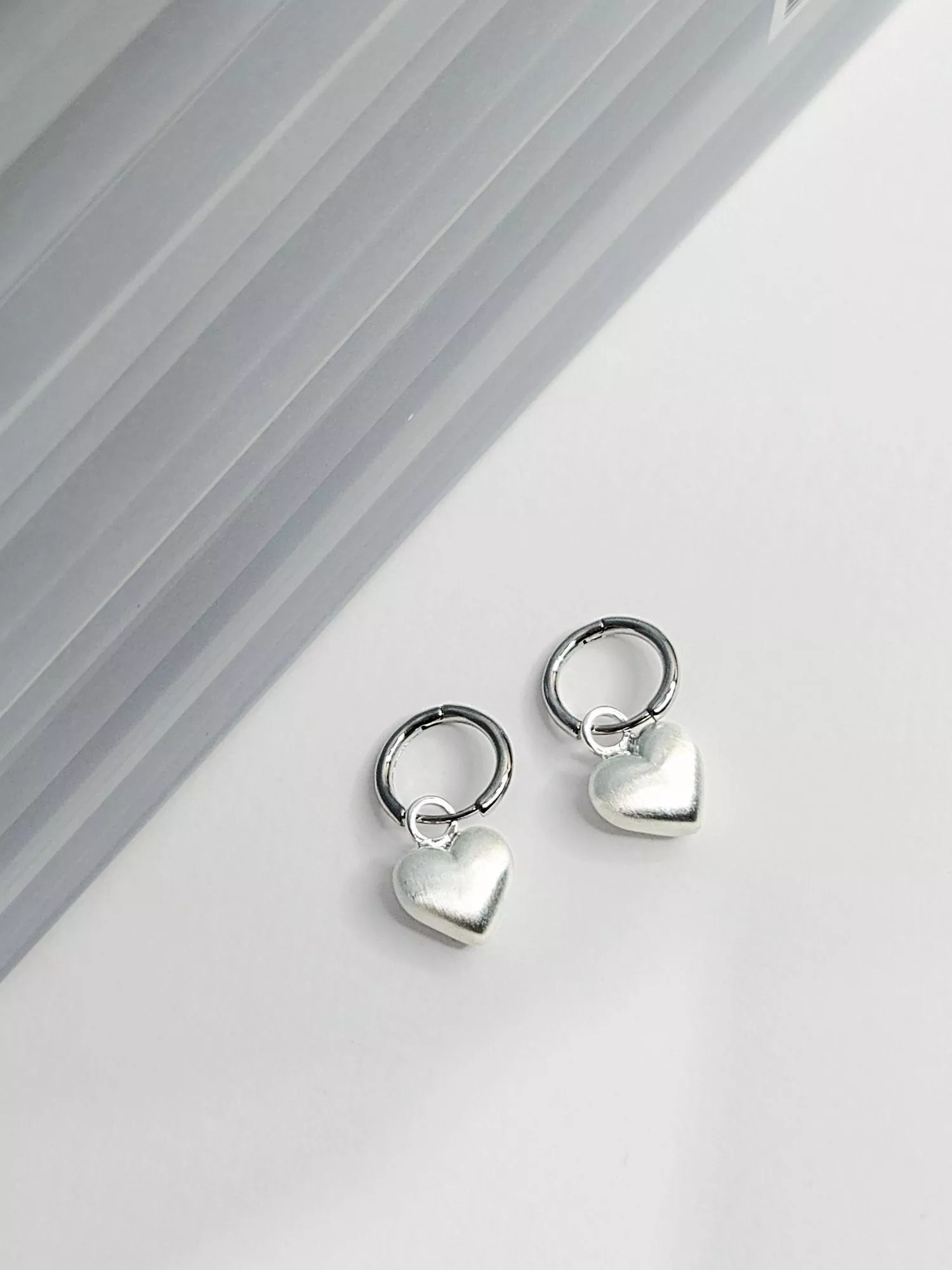 純粹愛心圓潤耳扣｜全銀感極簡百搭單品