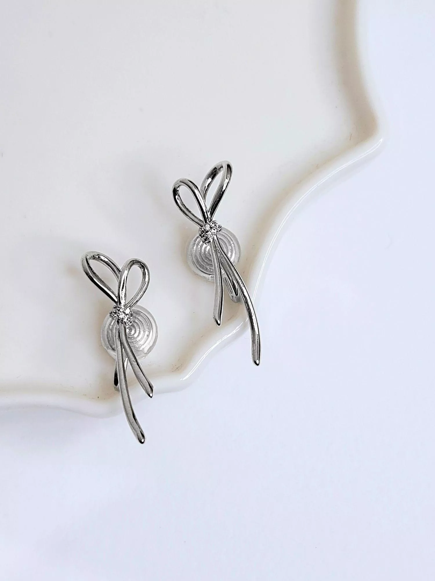 流線長款蝴蝶結耳夾｜修飾臉型法式仙氣氣息