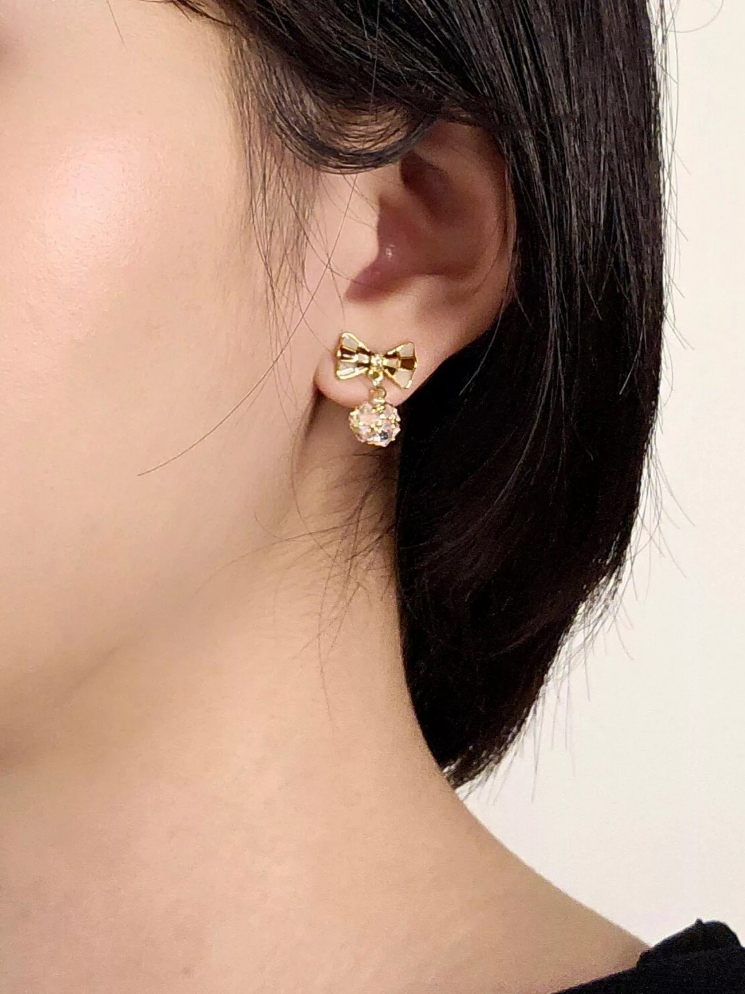 微光蝴蝶結鋯石耳針｜精緻不浮誇首選