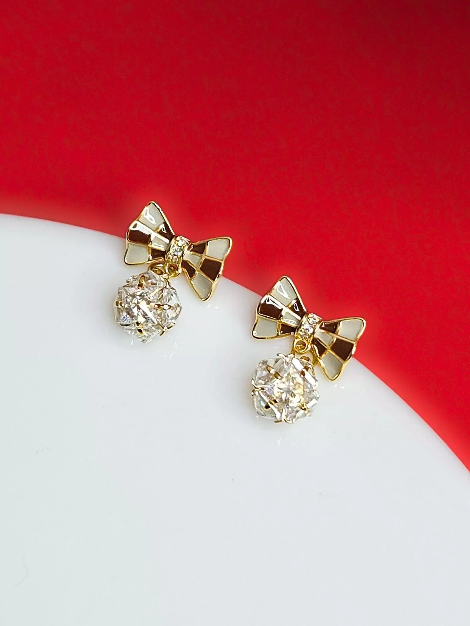 微光蝴蝶結鋯石耳針｜精緻不浮誇首選