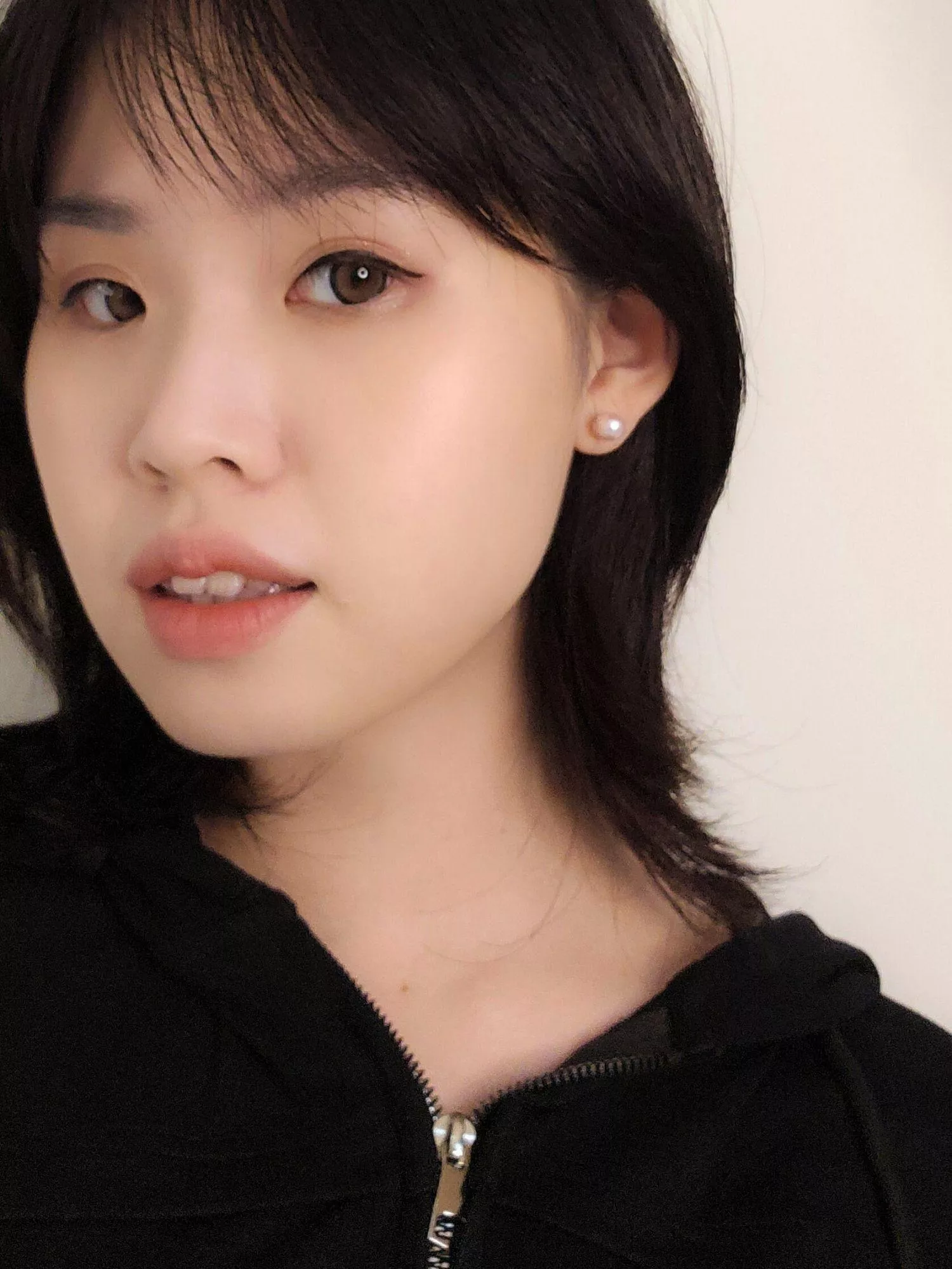 單珍珠耳環 (2).jpg 雋永單顆珍珠耳環|提升氣色包色必備款 粉色/黃色/淺灰色/奶白色/白色/暗紅色/深灰色