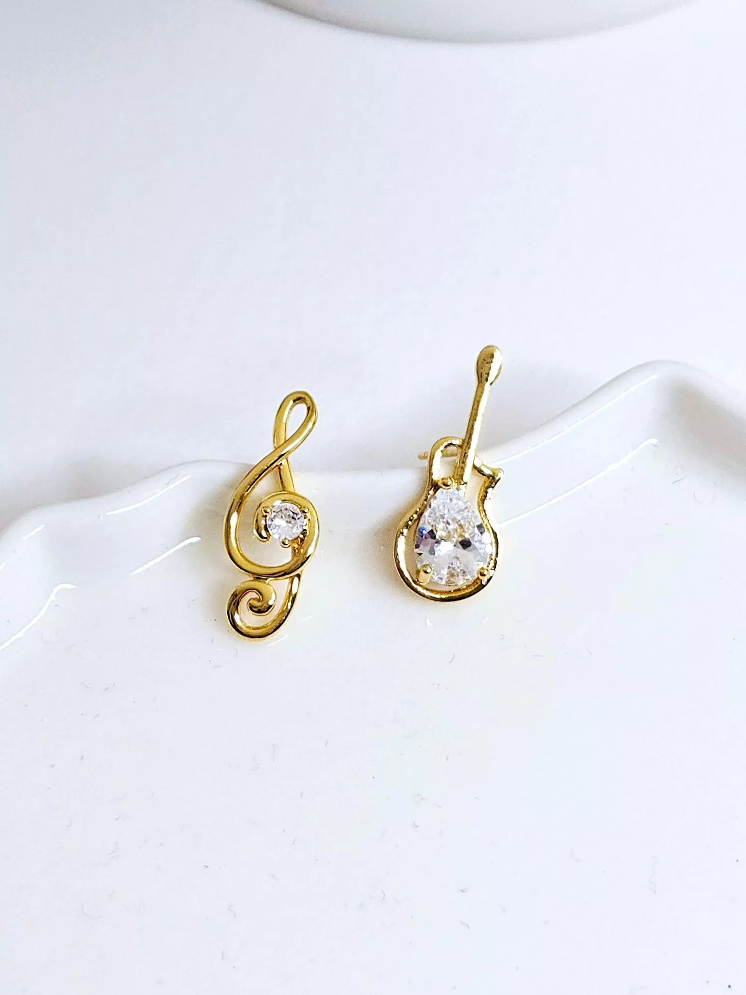 跳動音符水鑽耳針｜藝術共鳴耳畔的優雅交響樂