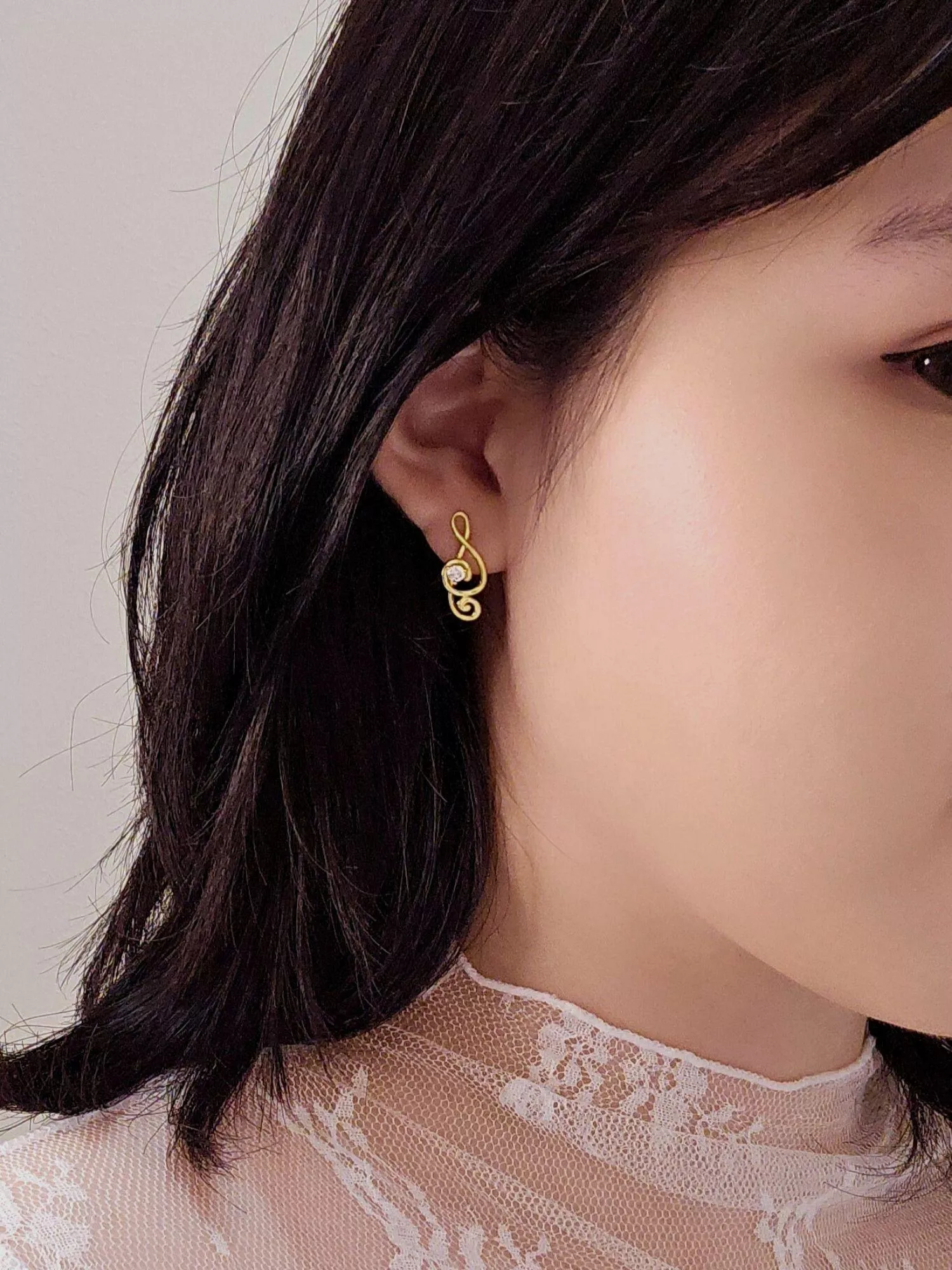 跳動音符水鑽耳針｜藝術共鳴耳畔的優雅交響樂