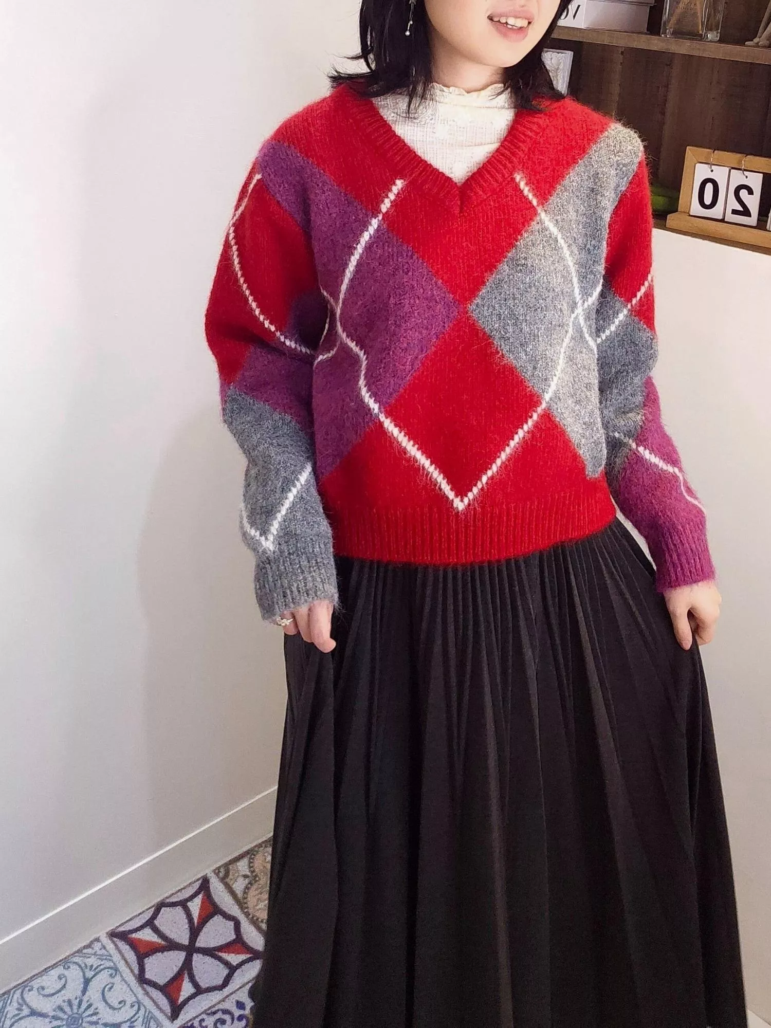 幾何拼接菱格 V 領針織上衣｜學院風復古配色・慵懶顯瘦剪裁 紅色/藏青色