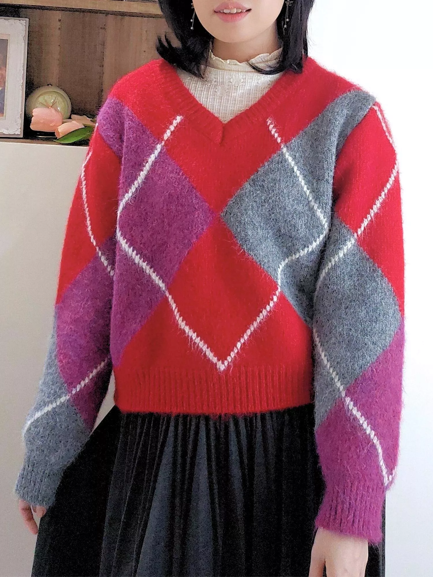 幾何拼接菱格 V 領針織上衣｜學院風復古配色・慵懶顯瘦剪裁 紅色/藏青色