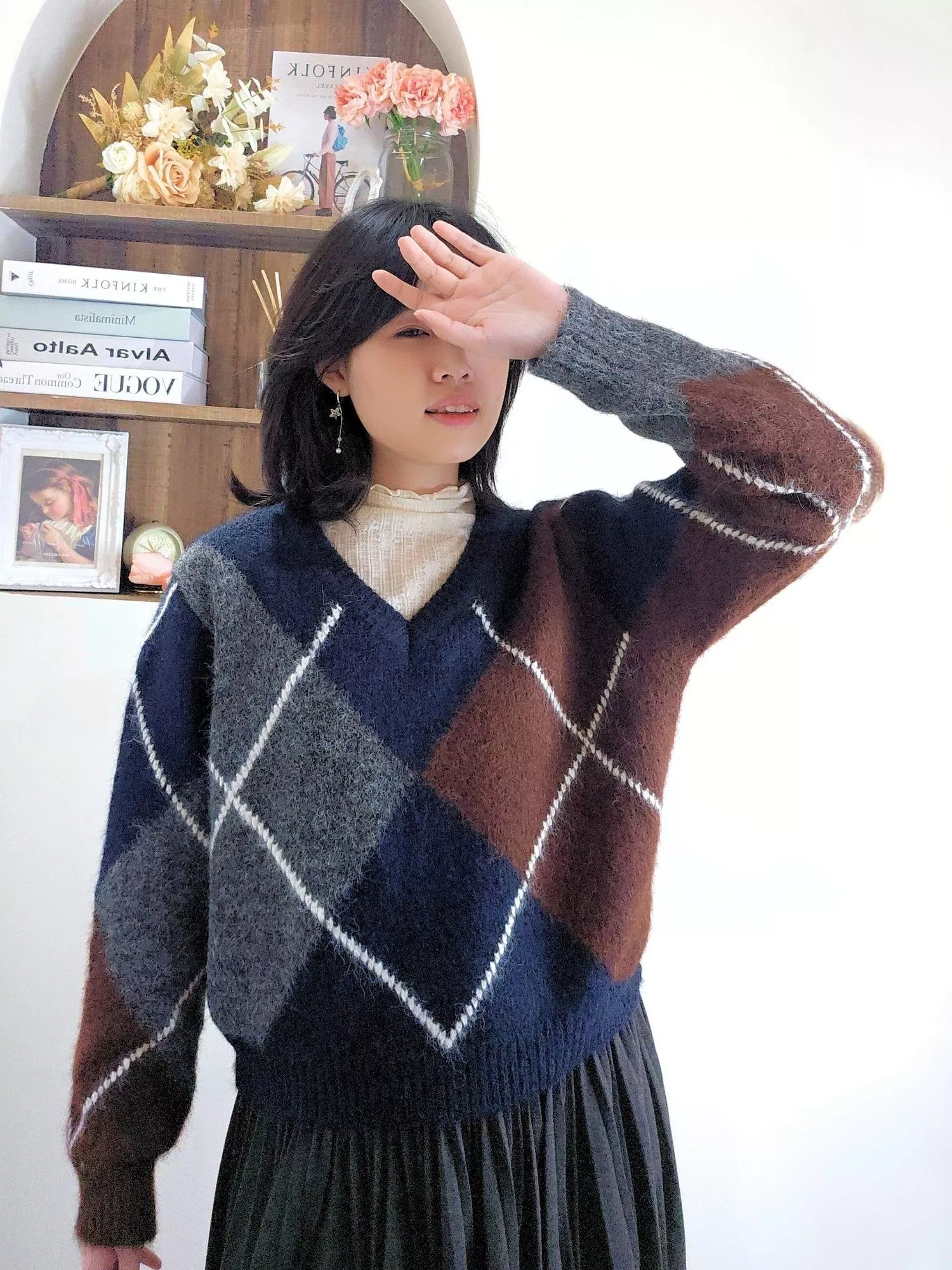 幾何拼接菱格 V 領針織上衣｜學院風復古配色・慵懶顯瘦剪裁 紅色/藏青色