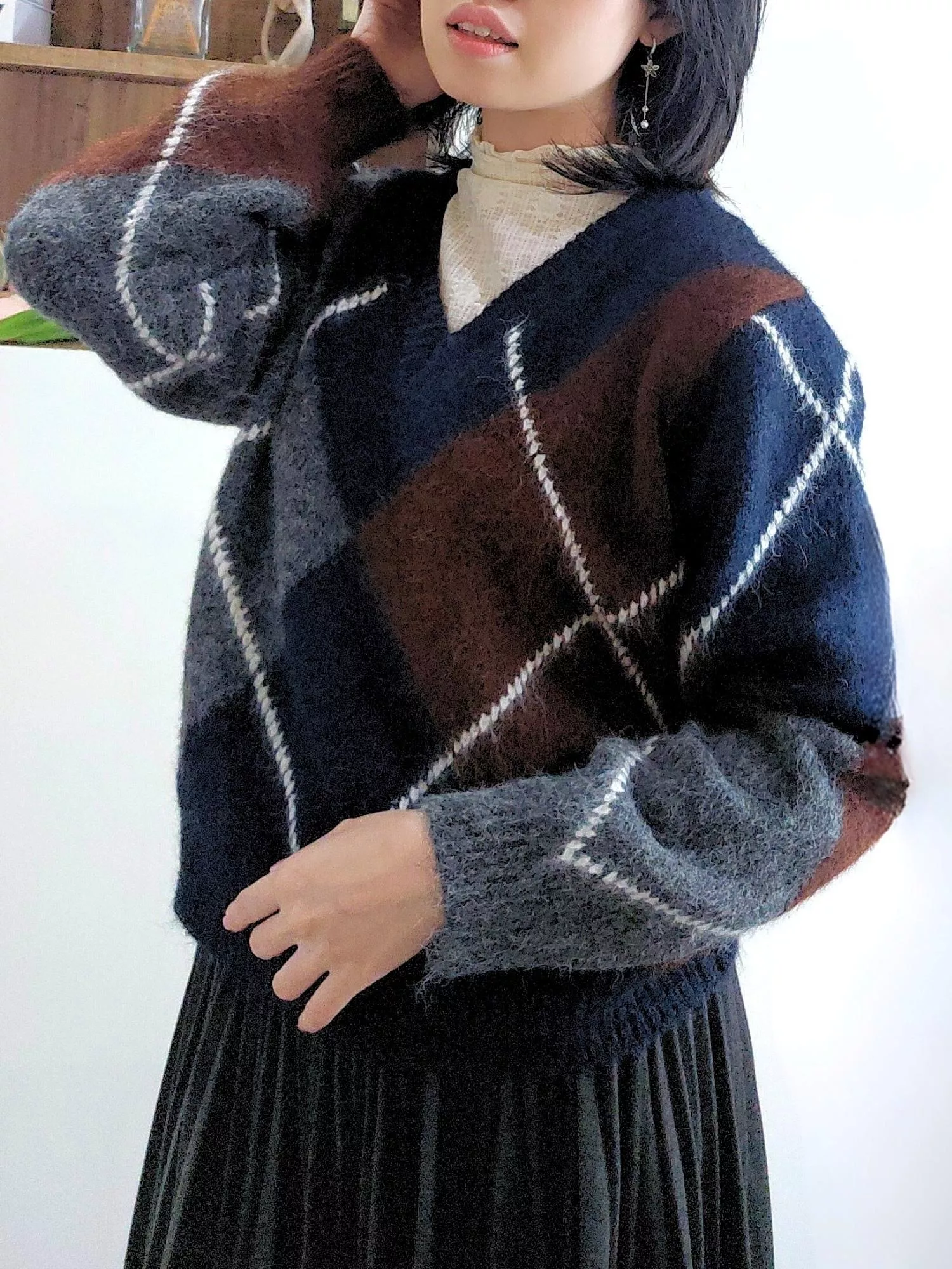 幾何拼接菱格 V 領針織上衣｜學院風復古配色・慵懶顯瘦剪裁 紅色/藏青色