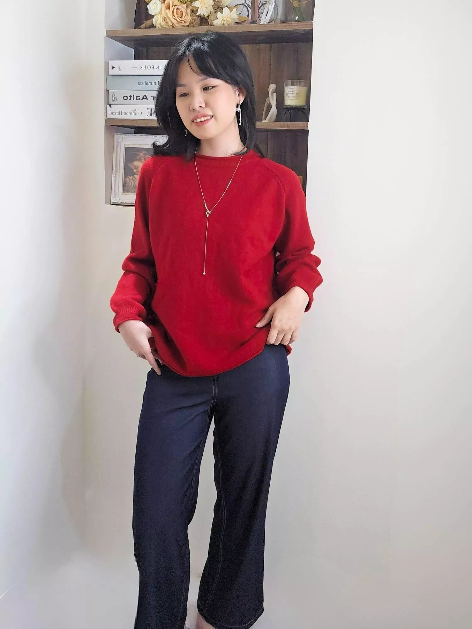 靛藍流光直筒薄牛仔褲｜俐落明線裝飾・後腰鬆緊顯瘦設計・深藍復古韻味