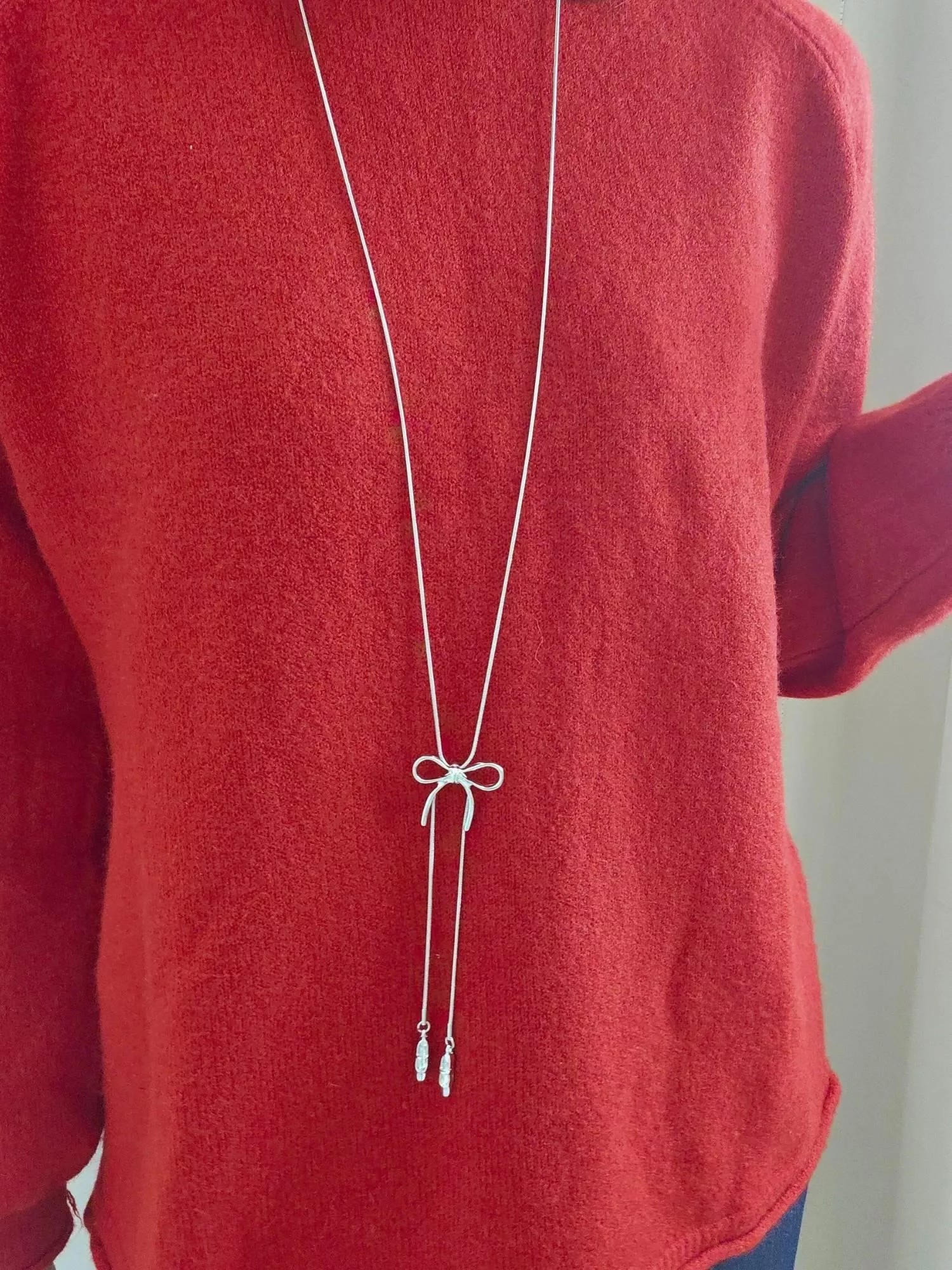 芭蕾舞鞋蝴蝶結絲帶長鍊｜浪漫金屬線條・靈動修飾比例