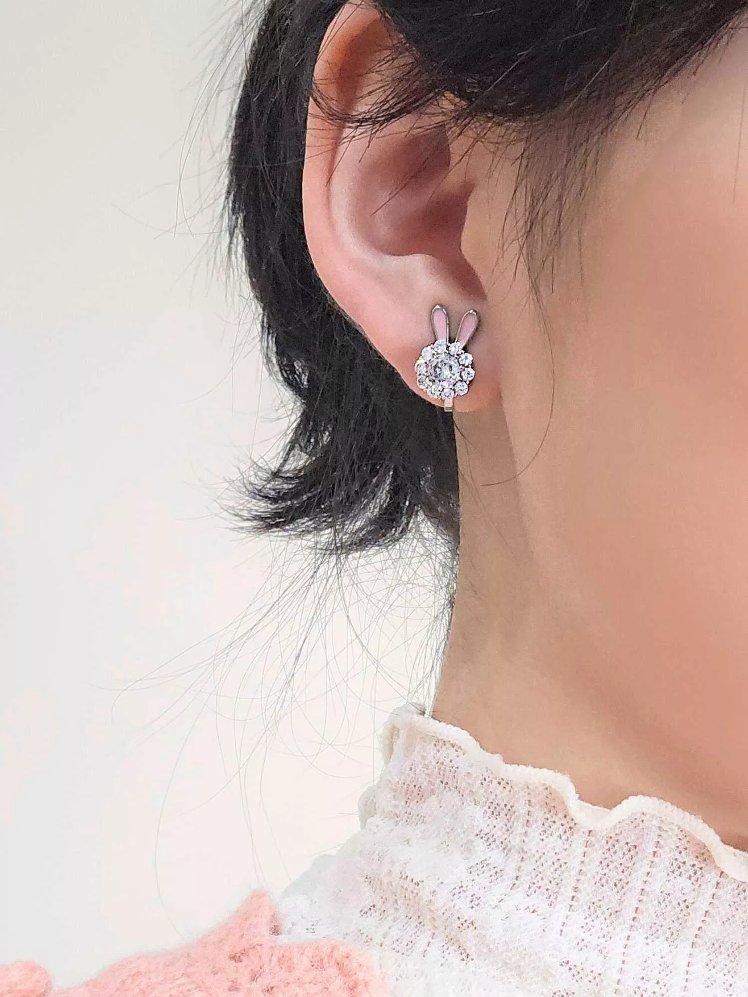 《月桂萌兔》旋轉鋯石兔子耳夾耳環