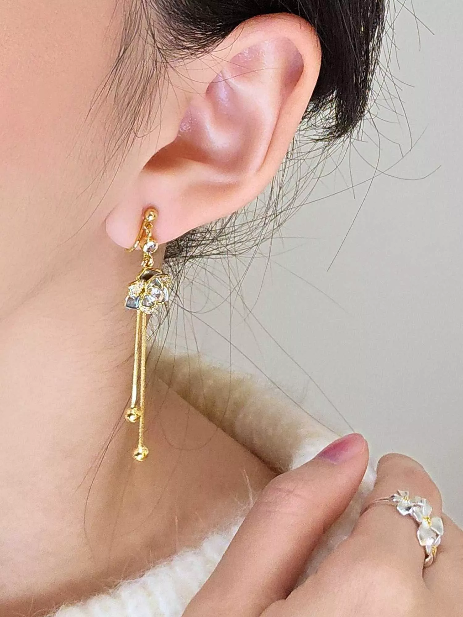 花綻金色流蘇耳夾｜法式名媛・層次疊加的溫柔底蘊