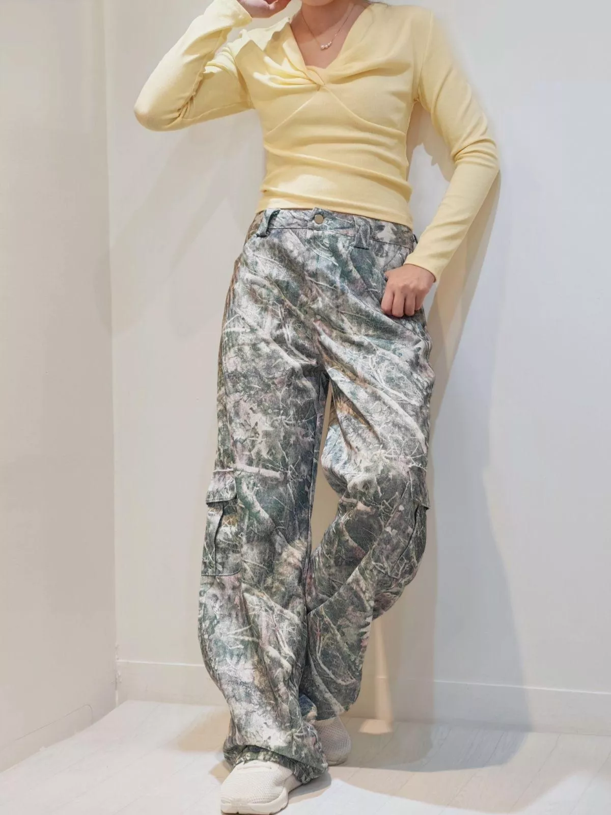 沐浴在芬多精中 |《薄荷森林》花紋牛仔褲