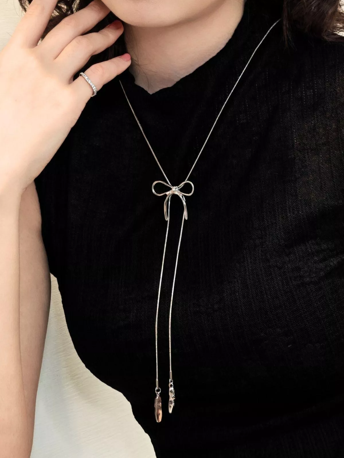 芭蕾舞鞋蝴蝶結絲帶長鍊｜浪漫金屬線條・靈動修飾比例