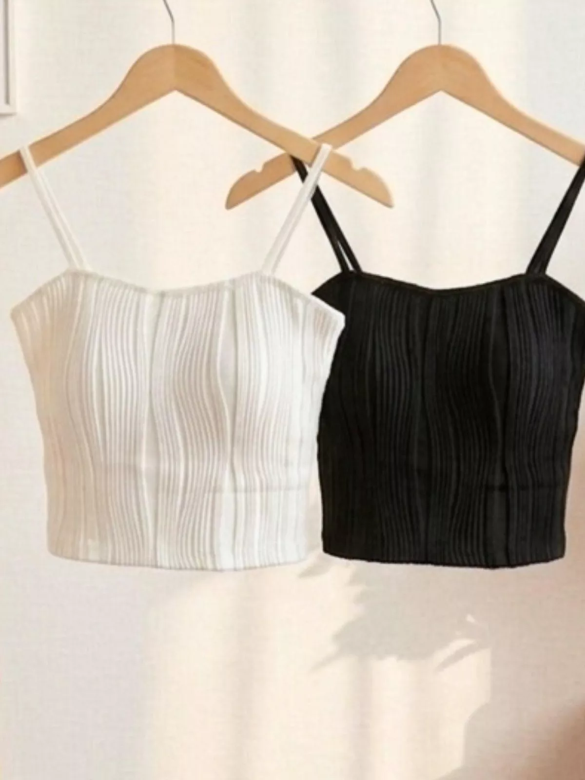 海潮肌理．細肩帶內搭上衣