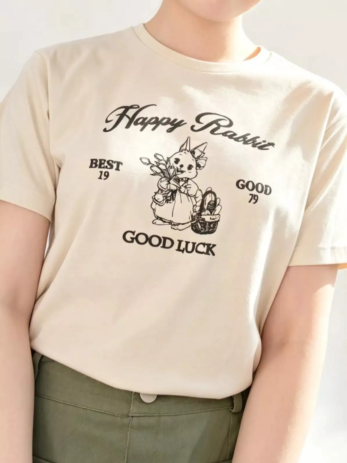 帶著兔兔去吃飯｜《Happy rabbit》短袖圓領T恤