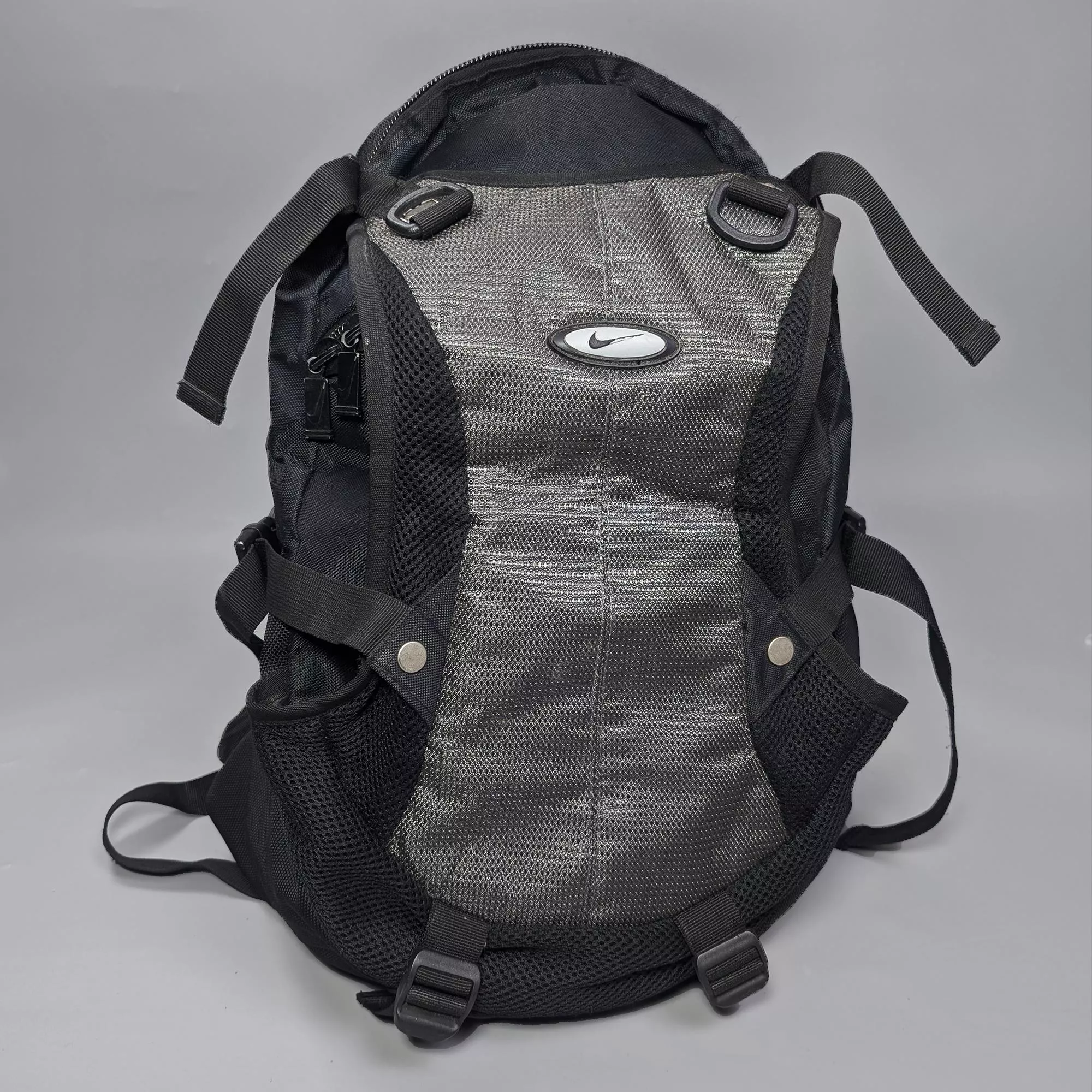 Vintage NIKE 00'sY2K Black and Grey Backpack黑灰背包