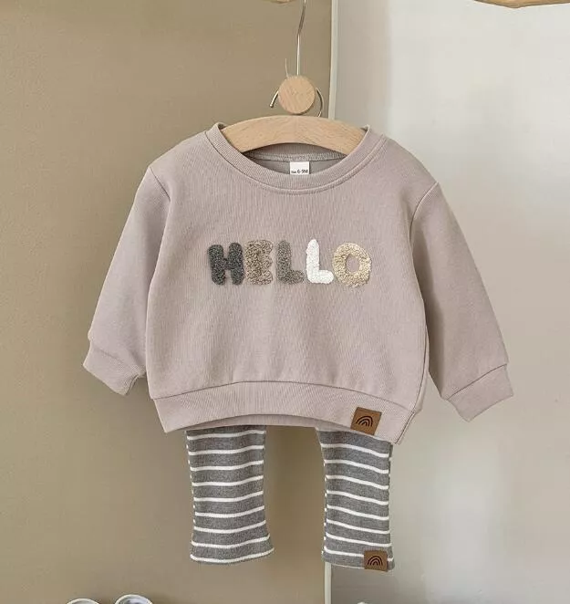 ၄၃┋JP#HELLO#兒童/小北鼻#長袖款#米芋色：衣褲套裝組(66/73/80/90/100)。