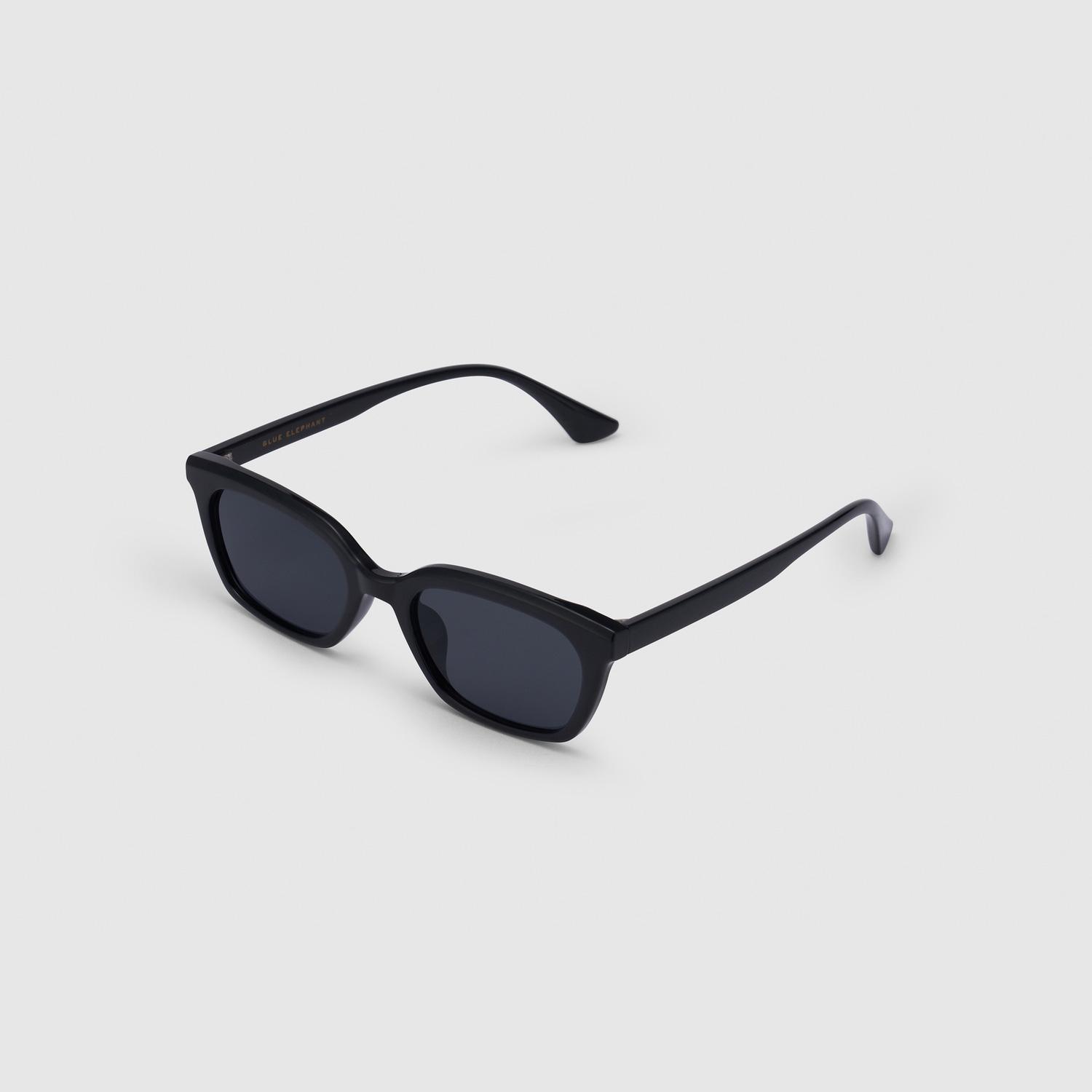 CAPELLA black