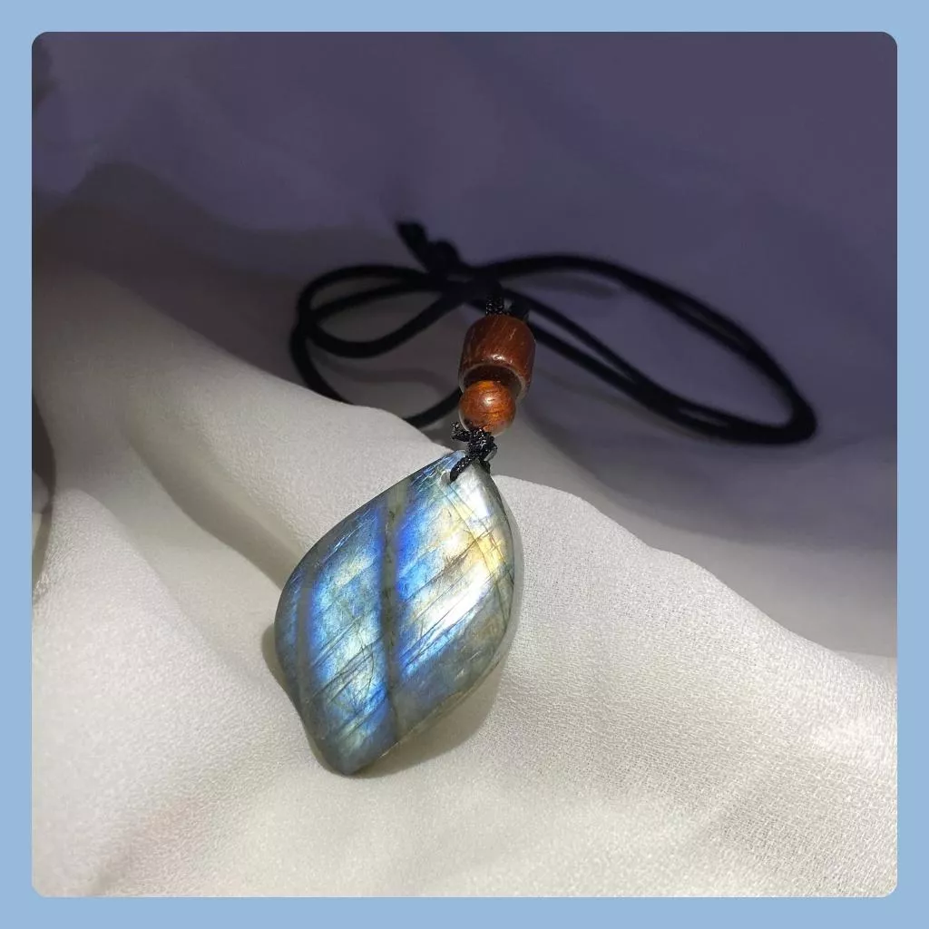 拉長石項鍊 隨形 光暈 AA1 拉長石 高39mm寬26mm厚9mm 實品拍攝