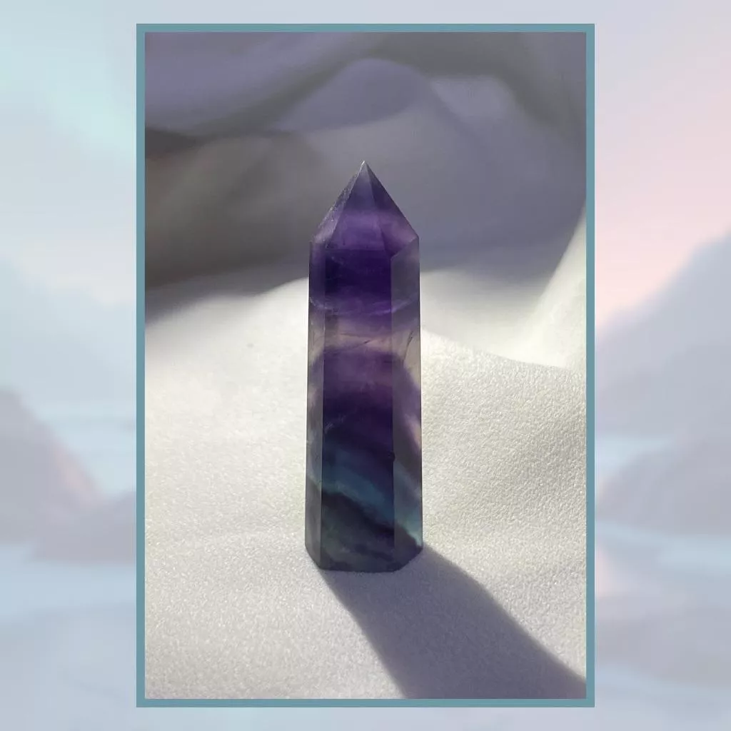 螢石柱 A7 螢石水晶柱 高45mm 寬12mm 厚10mm 實品拍攝