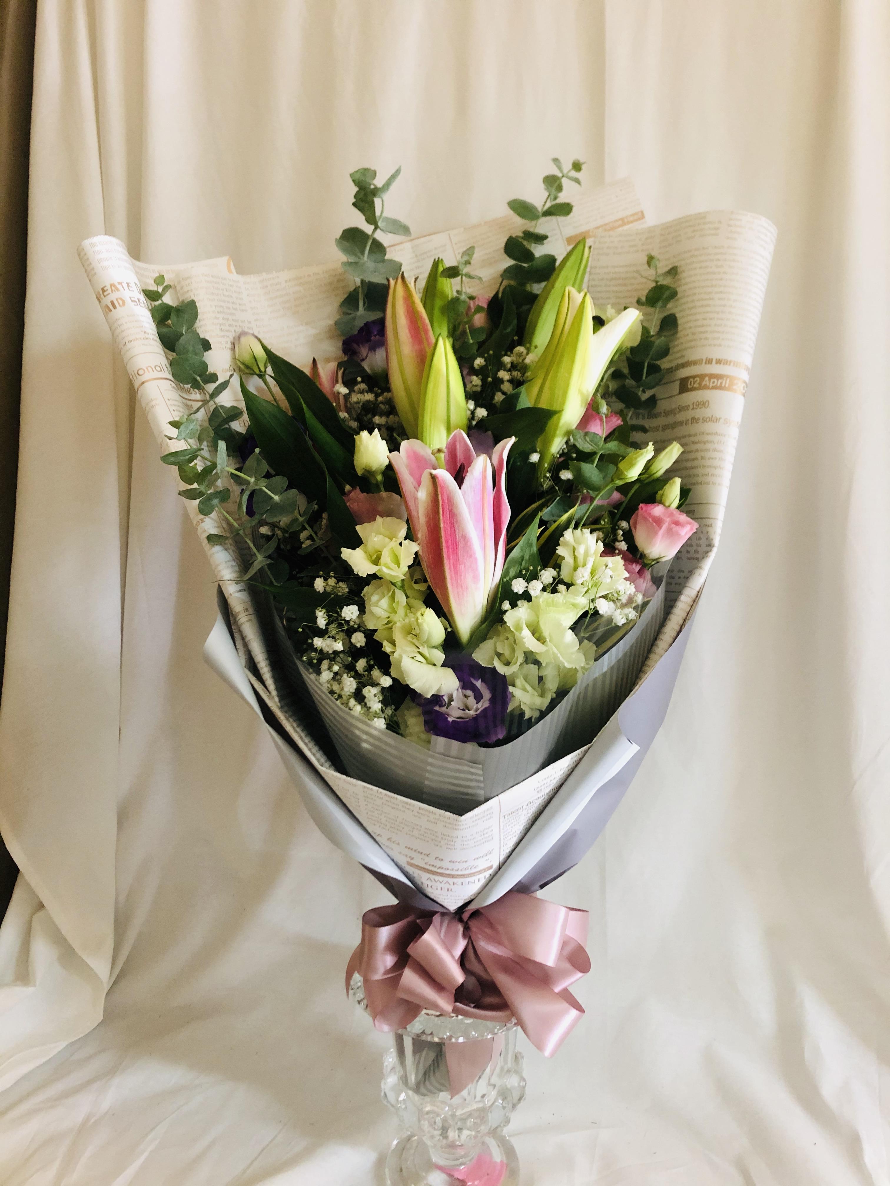 標準型百合花束 |  Lily Bouquet M