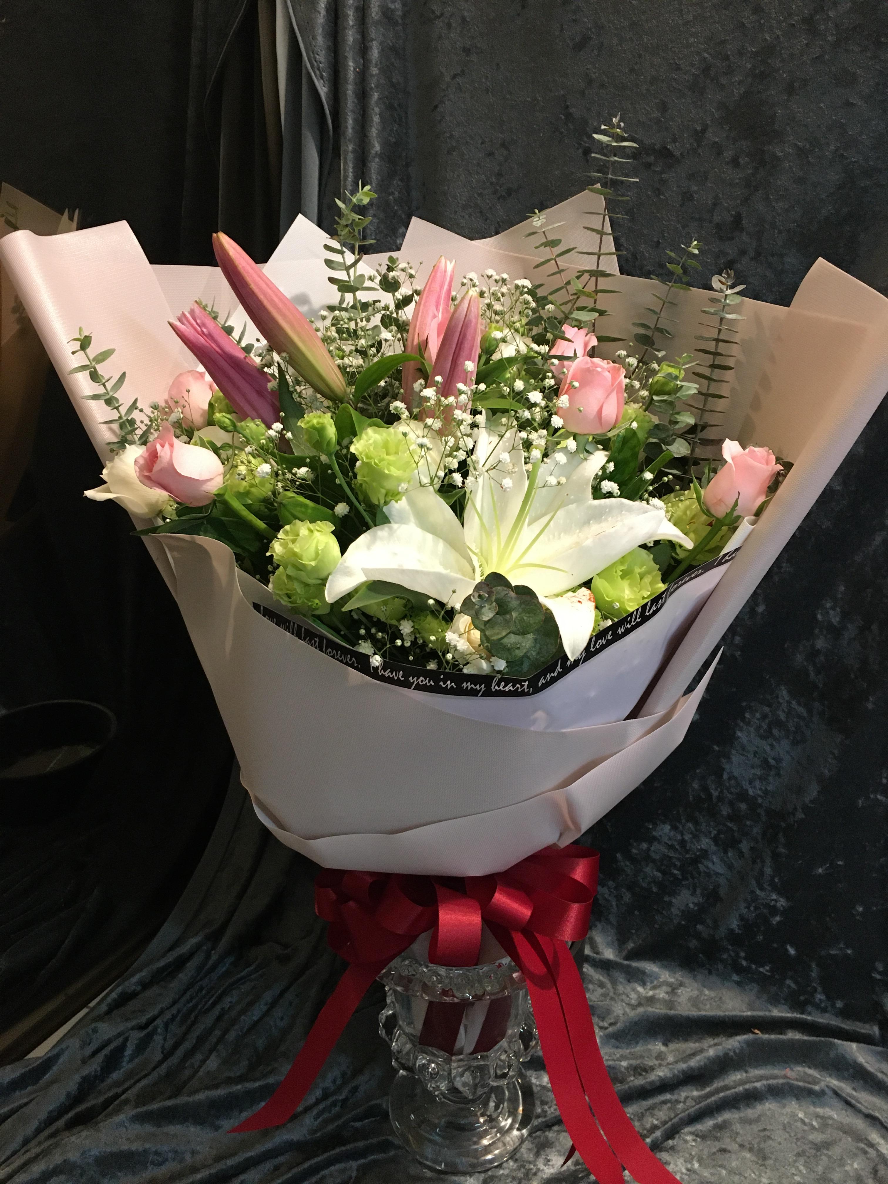 標準型百合花束 |  Lily Bouquet M