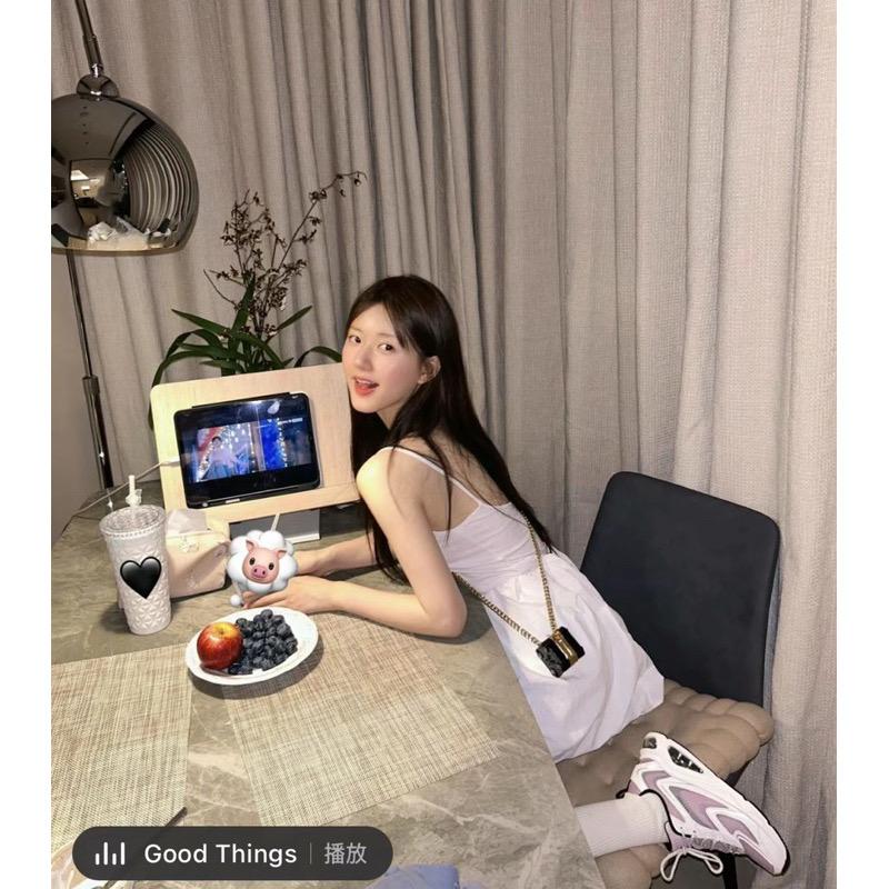 ￼I Beauty 🇰🇷韓國東大門代購 趙露思 同款 甜美 微性感 低領露背 修身 吊帶 連身裙 A字短裙