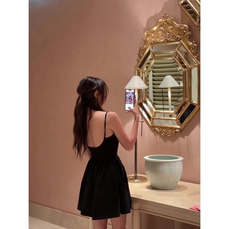 ￼I Beauty 🇰🇷韓國東大門代購 趙露思 同款 甜美 微性感 低領露背 修身 吊帶 連身裙 A字短裙