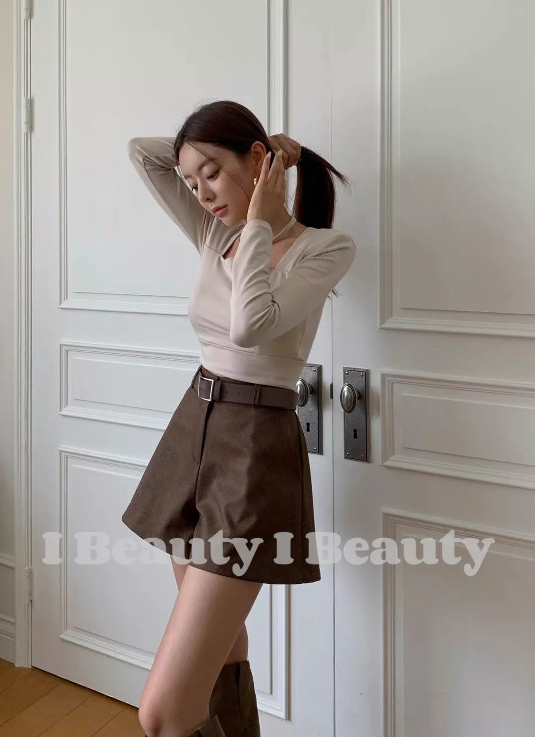 簡約質感小V造型西裝短褲(附皮帶)