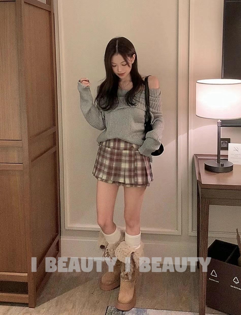 氣質女孩ㄧ字領抓破上衣